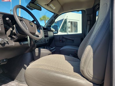 2025 Chevrolet Express Passenger 1LT