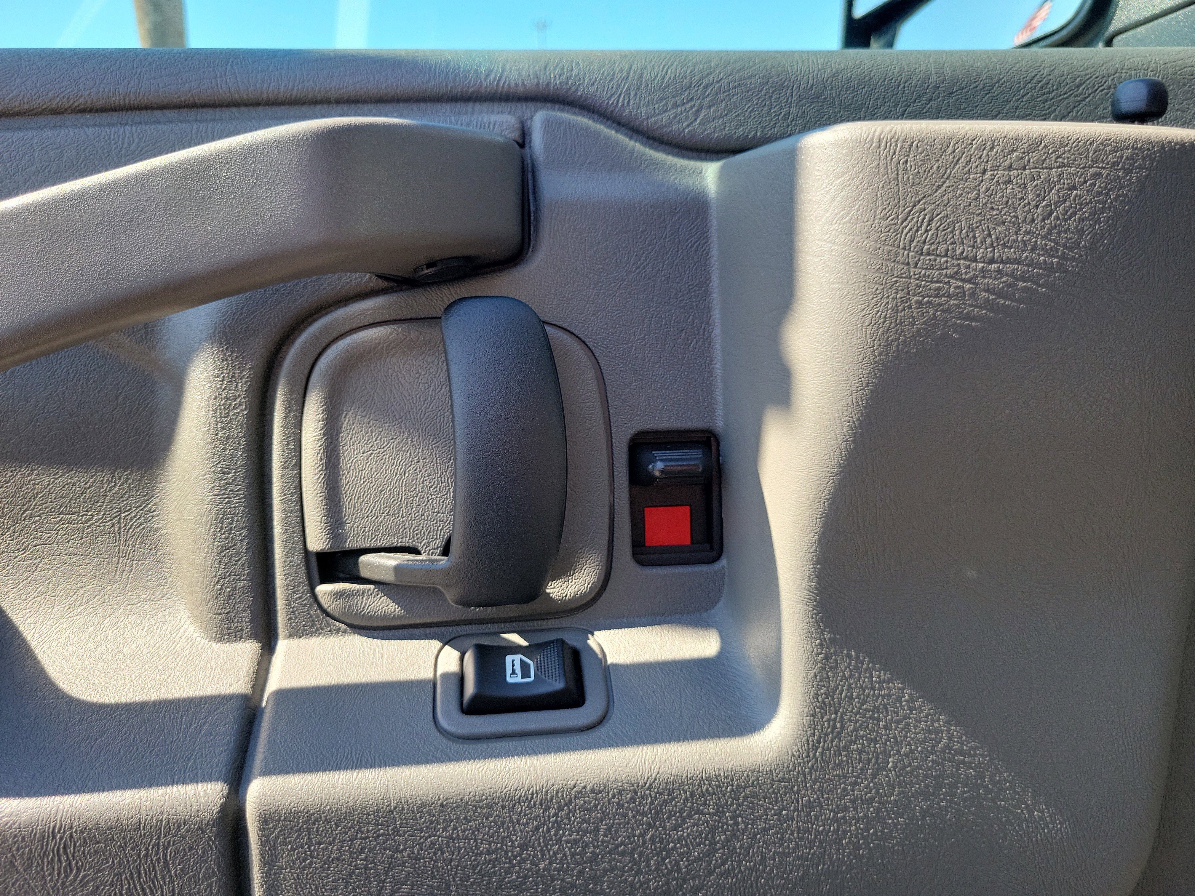 2025 Chevrolet Express Passenger 1LT