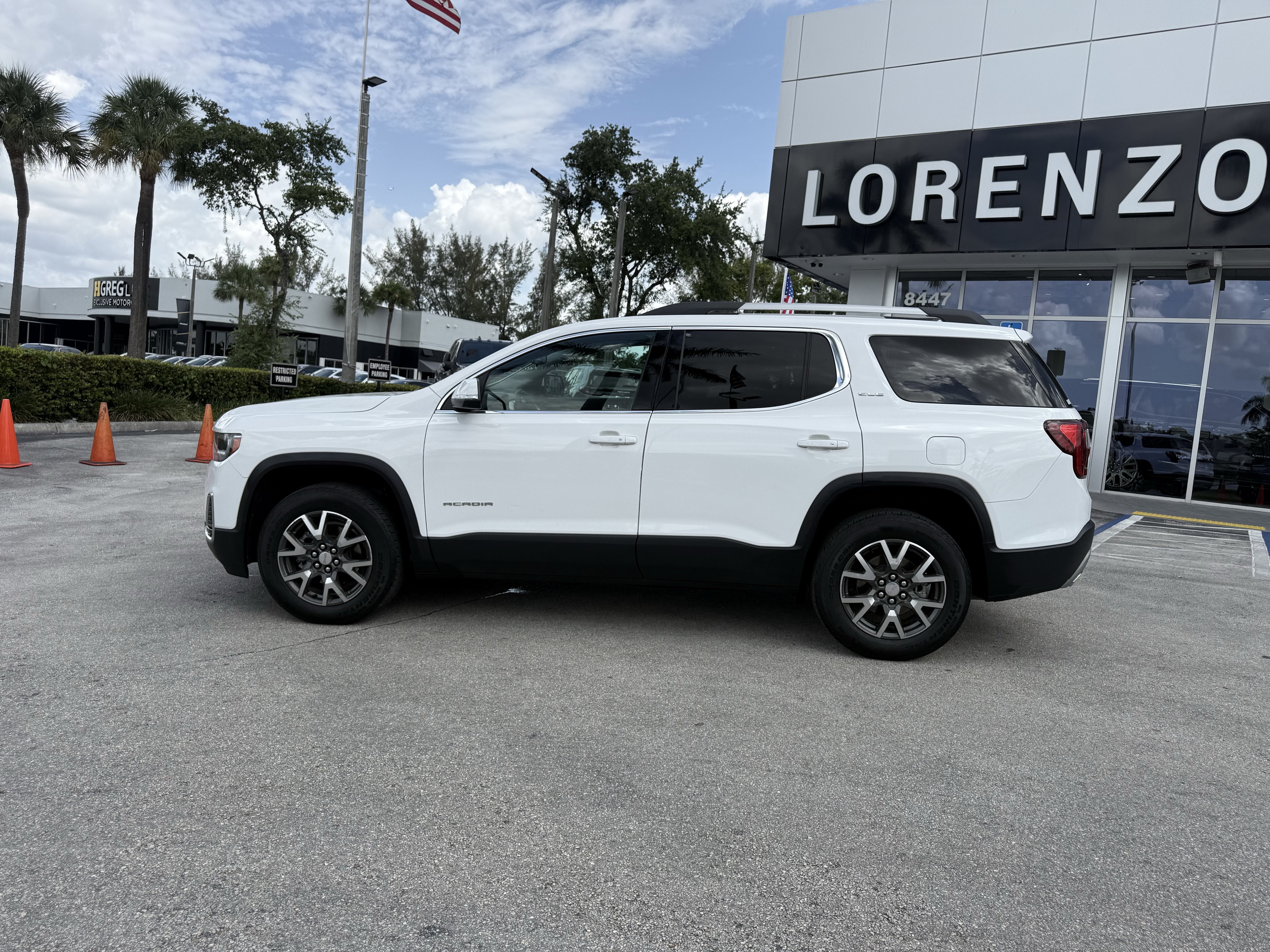2023 GMC Acadia SLE