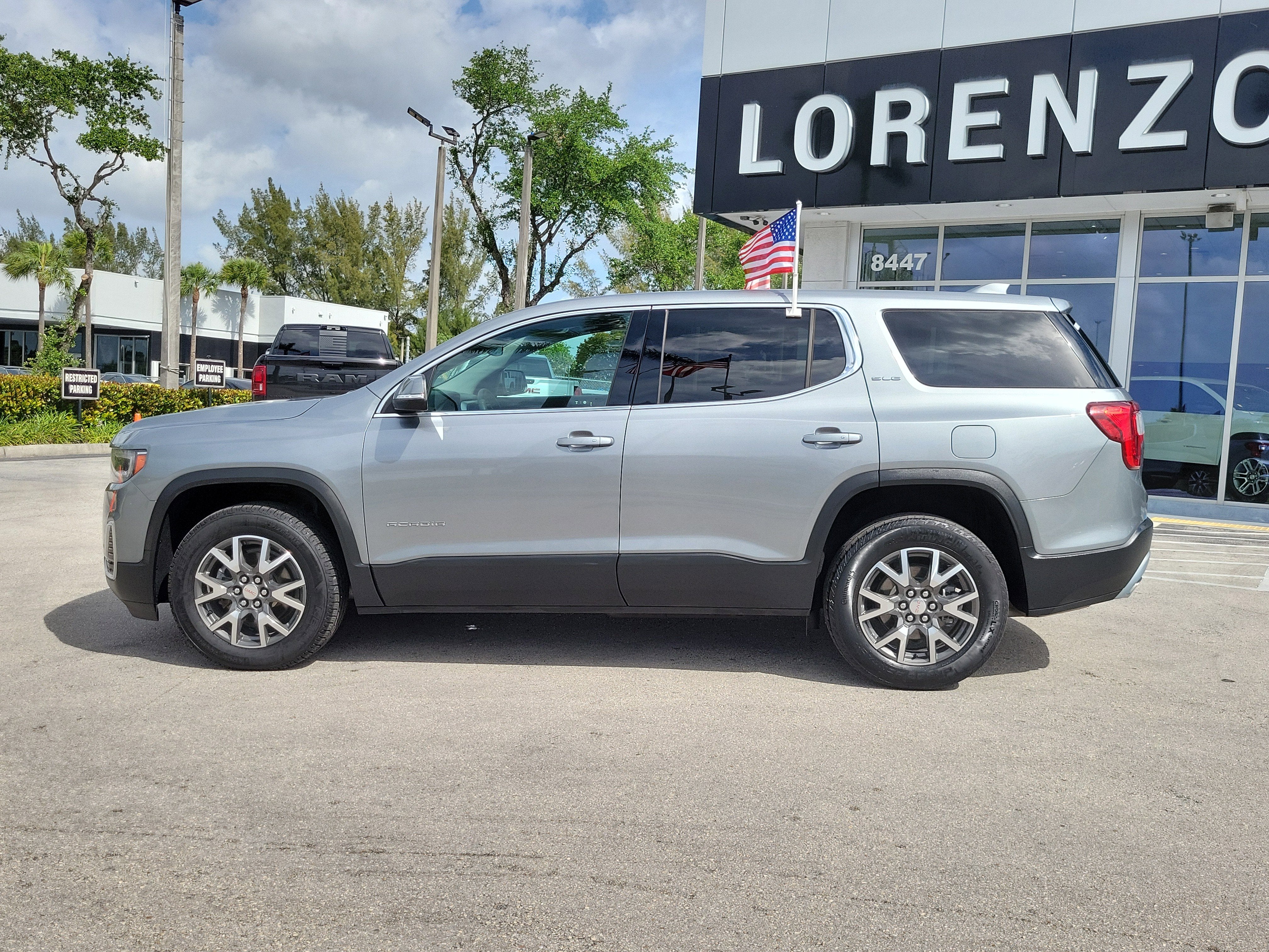 2023 GMC Acadia SLE