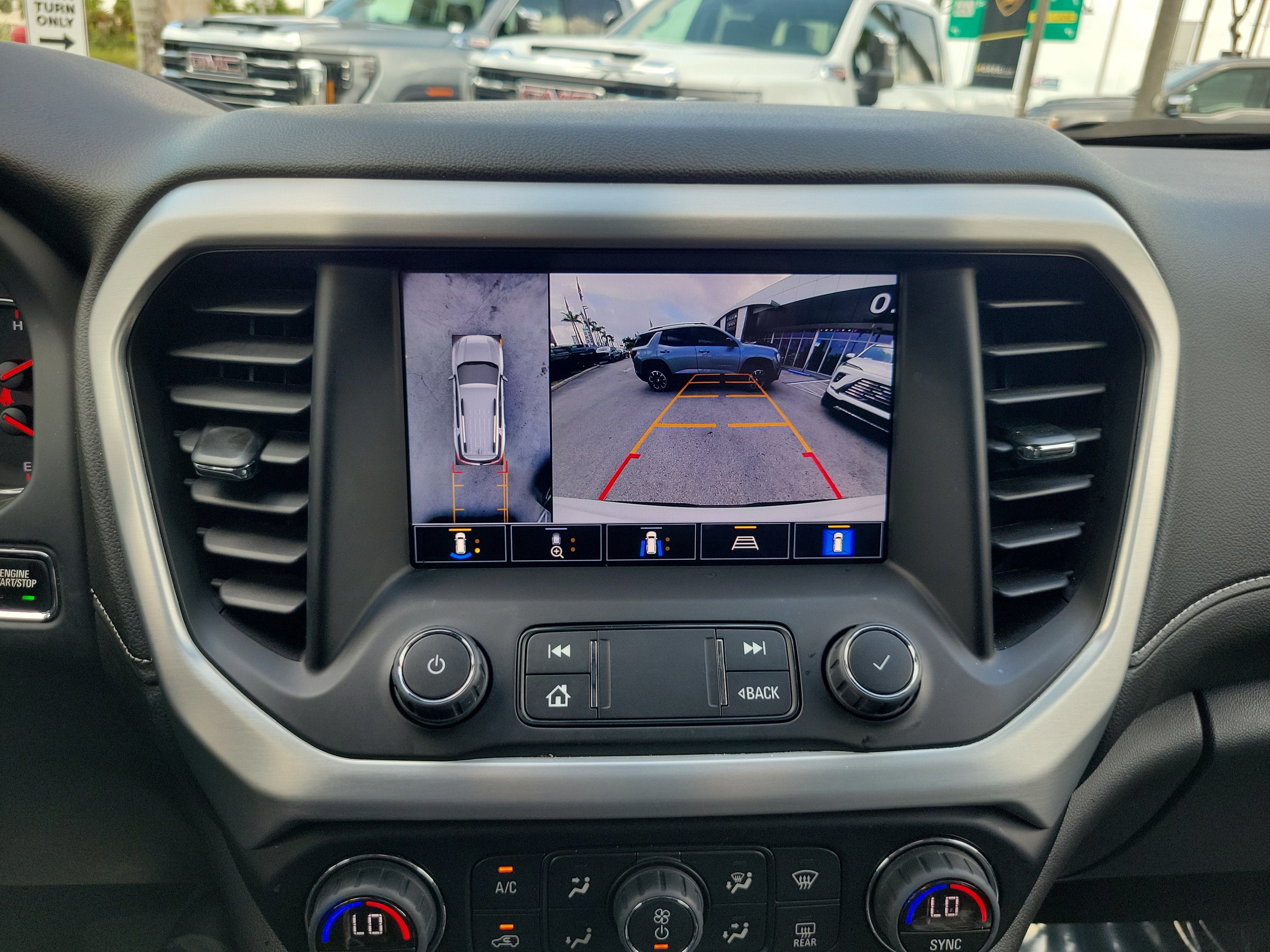 2023 GMC Acadia SLT