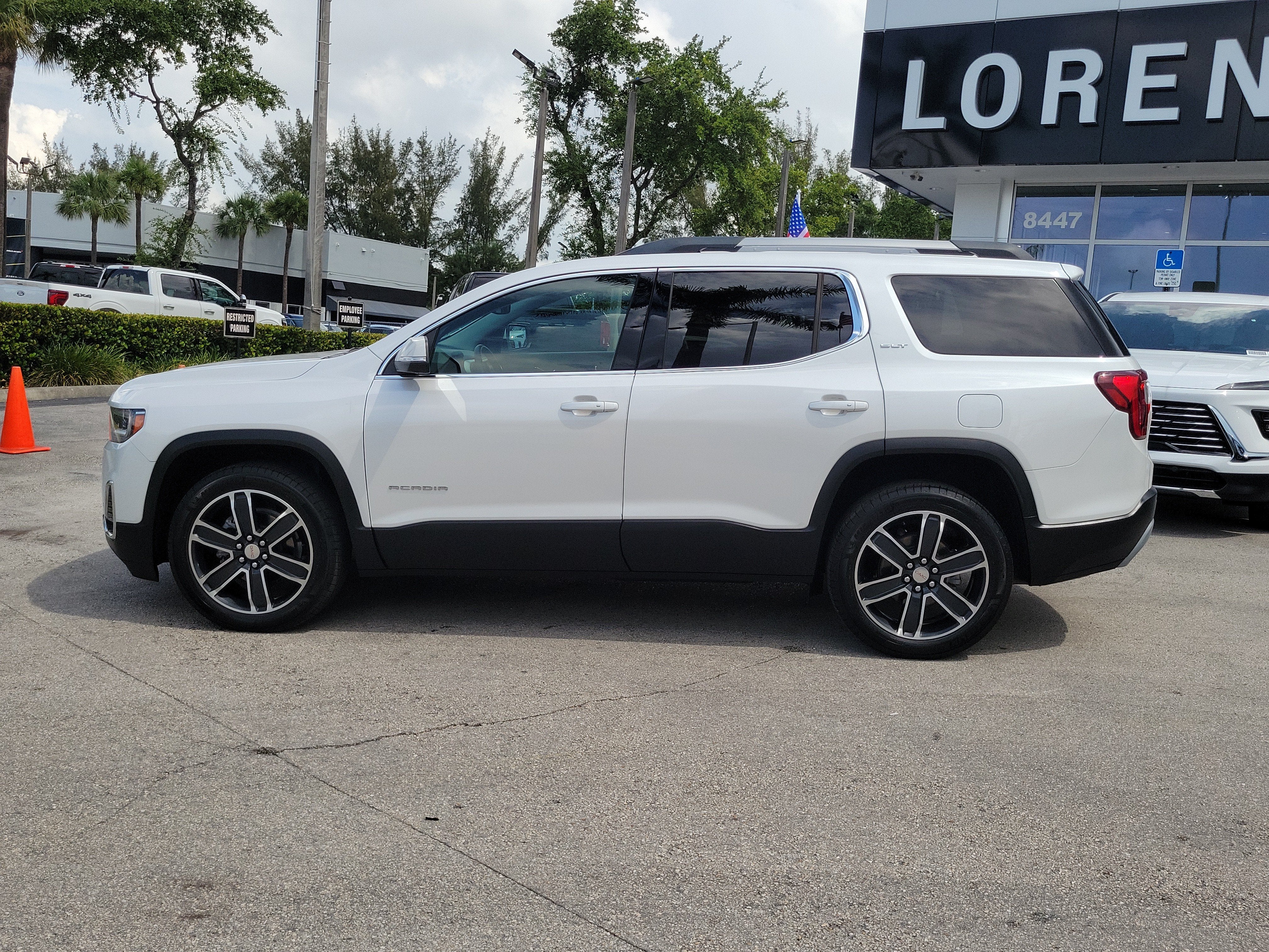 2023 GMC Acadia SLT