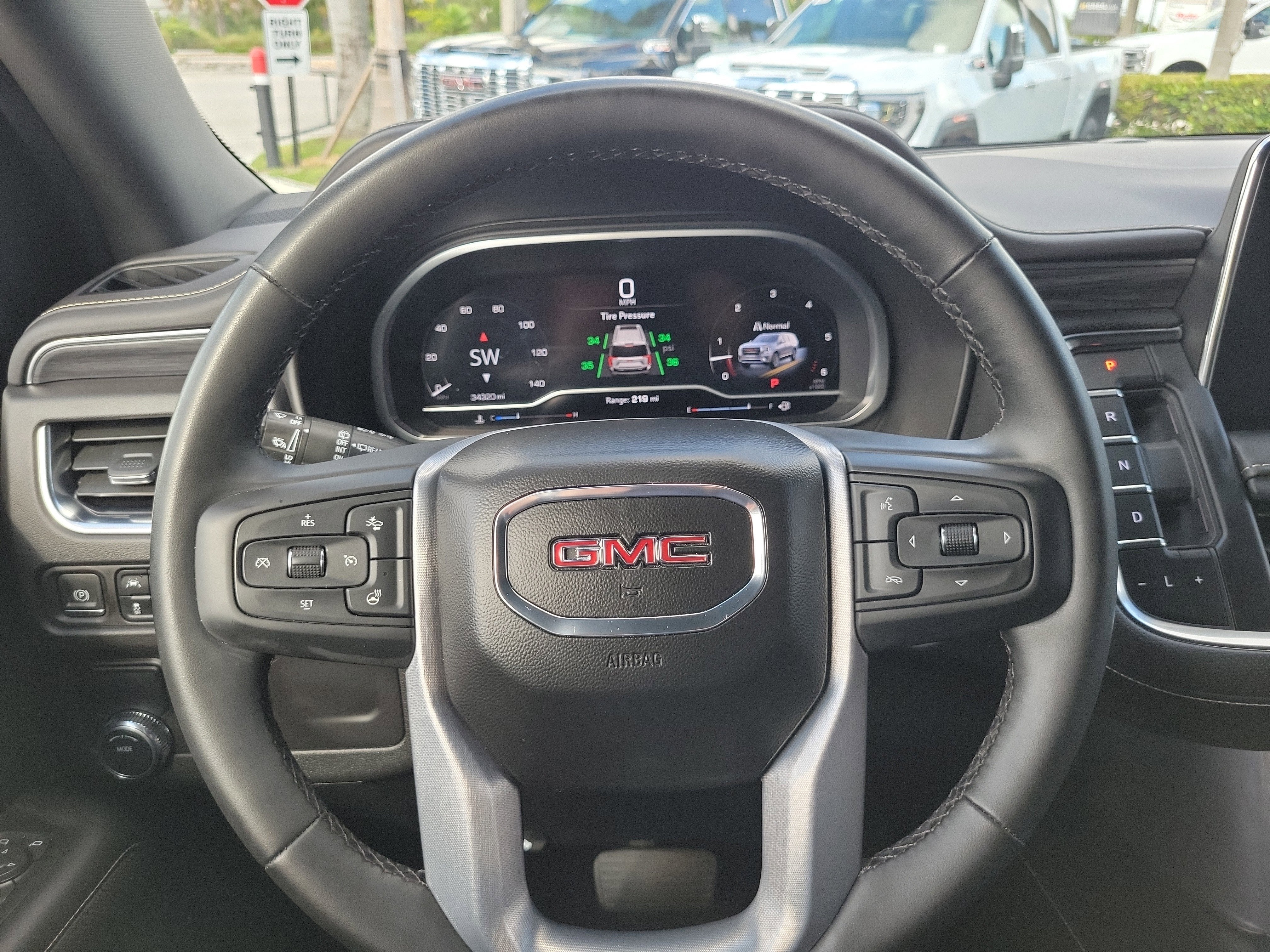 2023 GMC Yukon SLT
