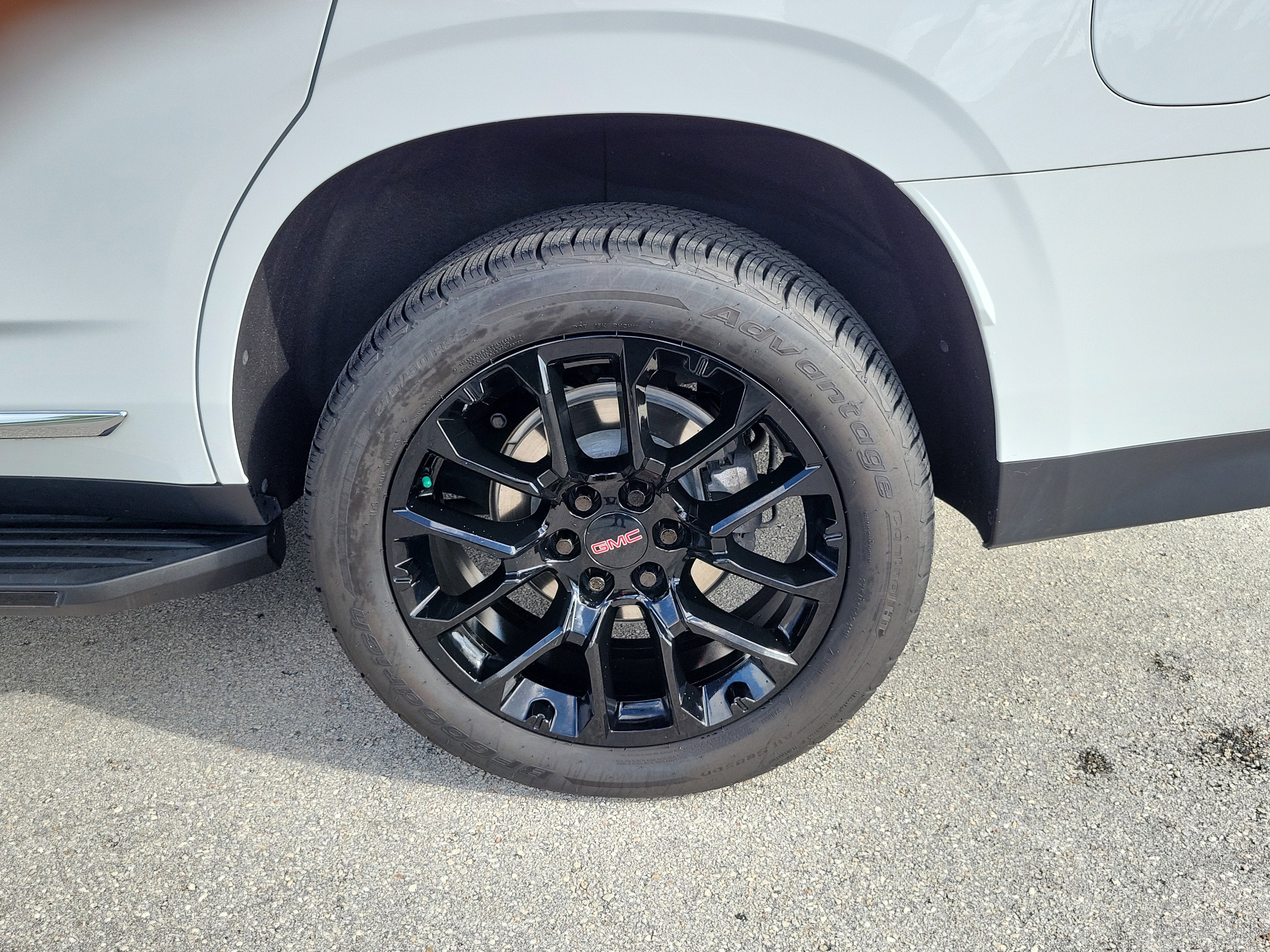 2023 GMC Yukon SLT