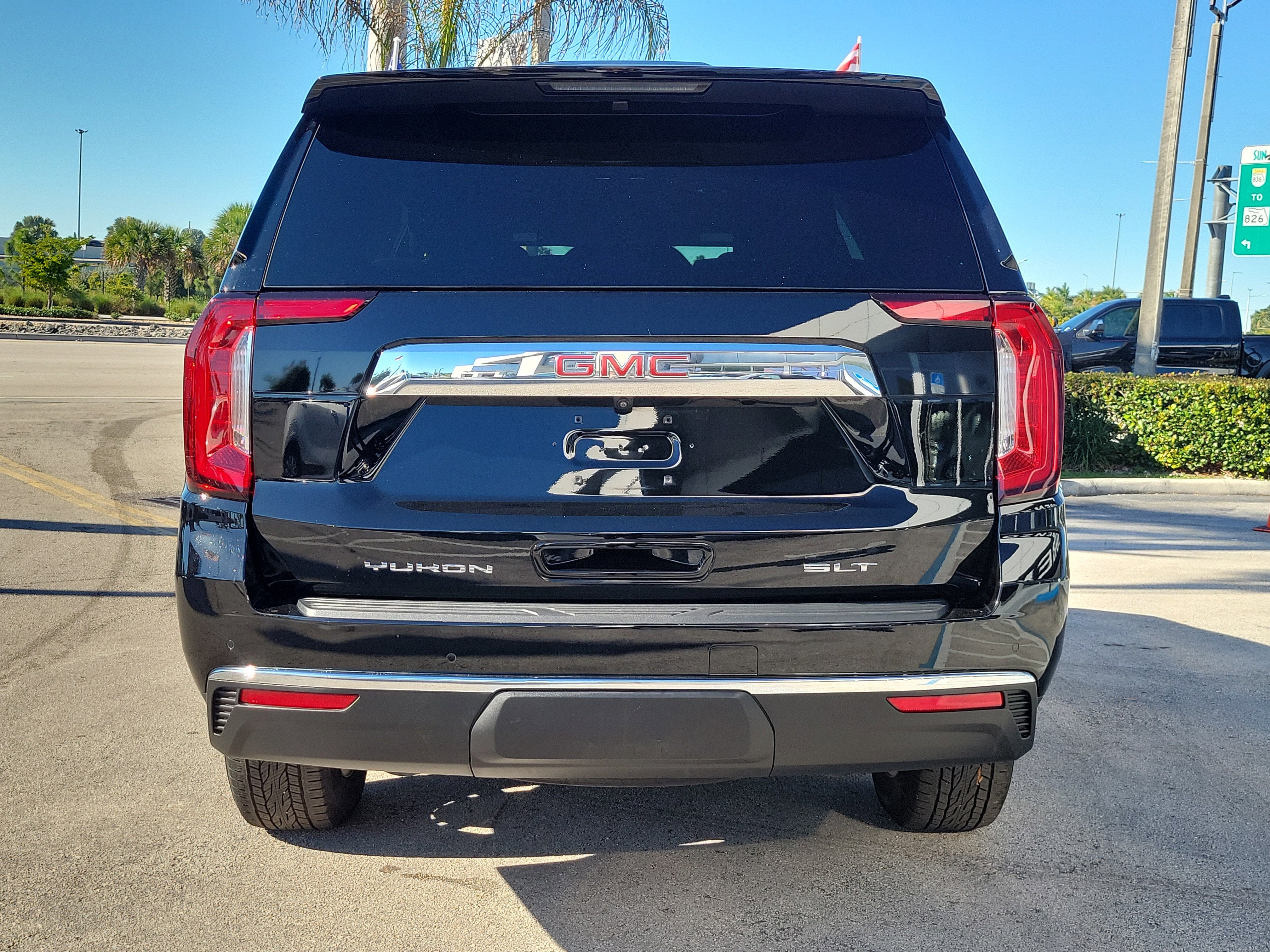 2024 GMC Yukon SLT