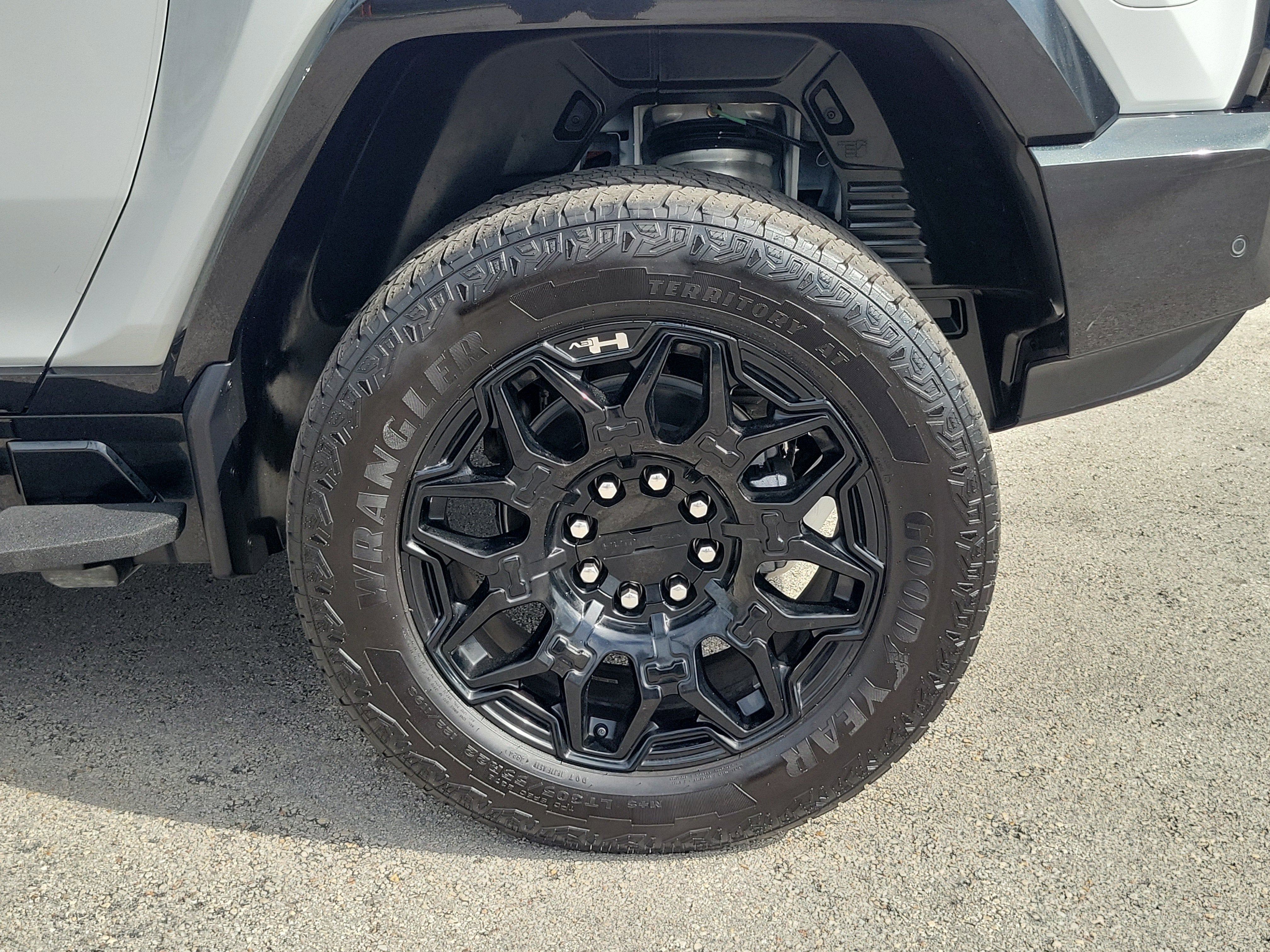 2025 GMC HUMMER EV SUV 2X