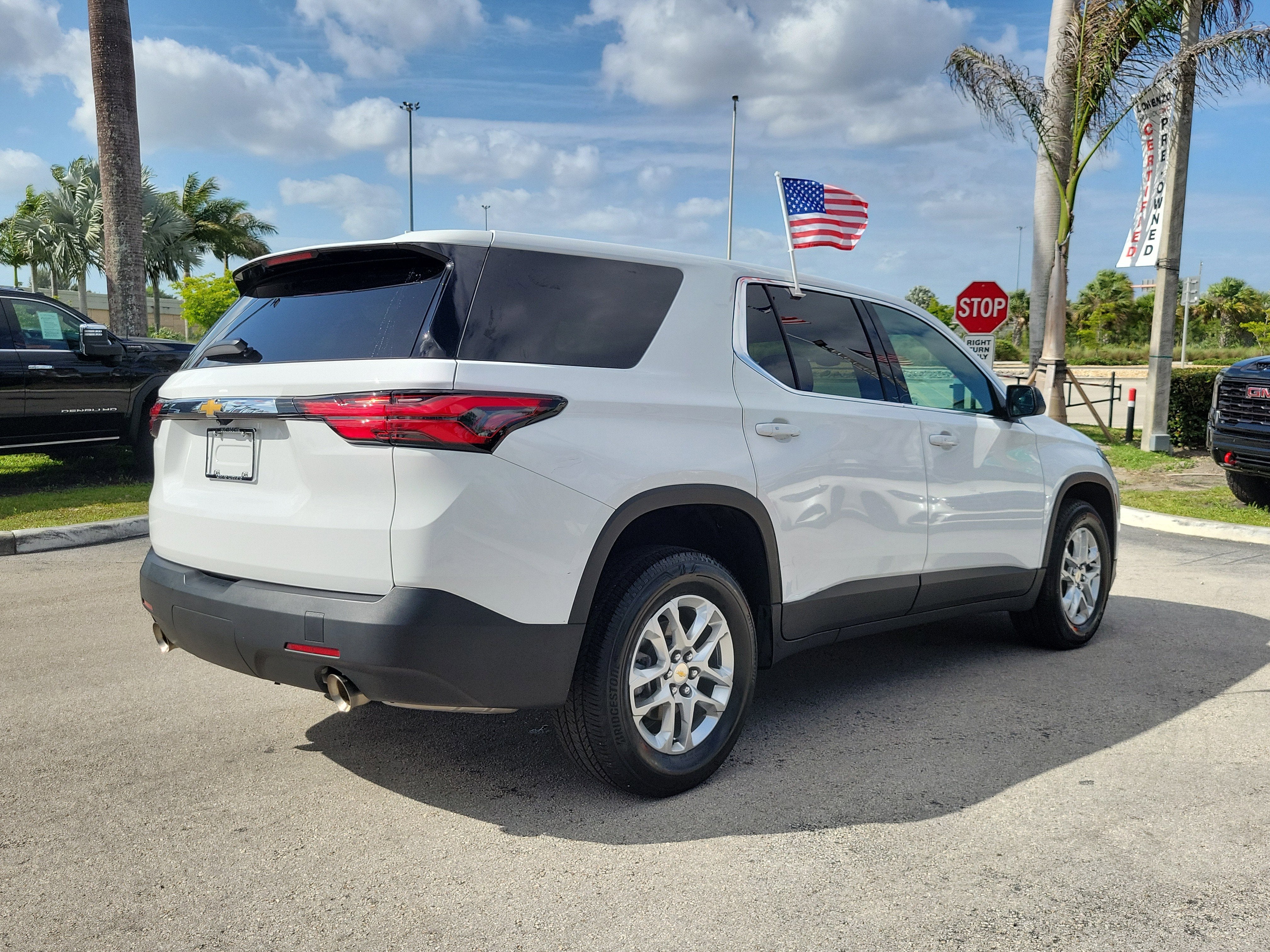 2023 Chevrolet Traverse LS