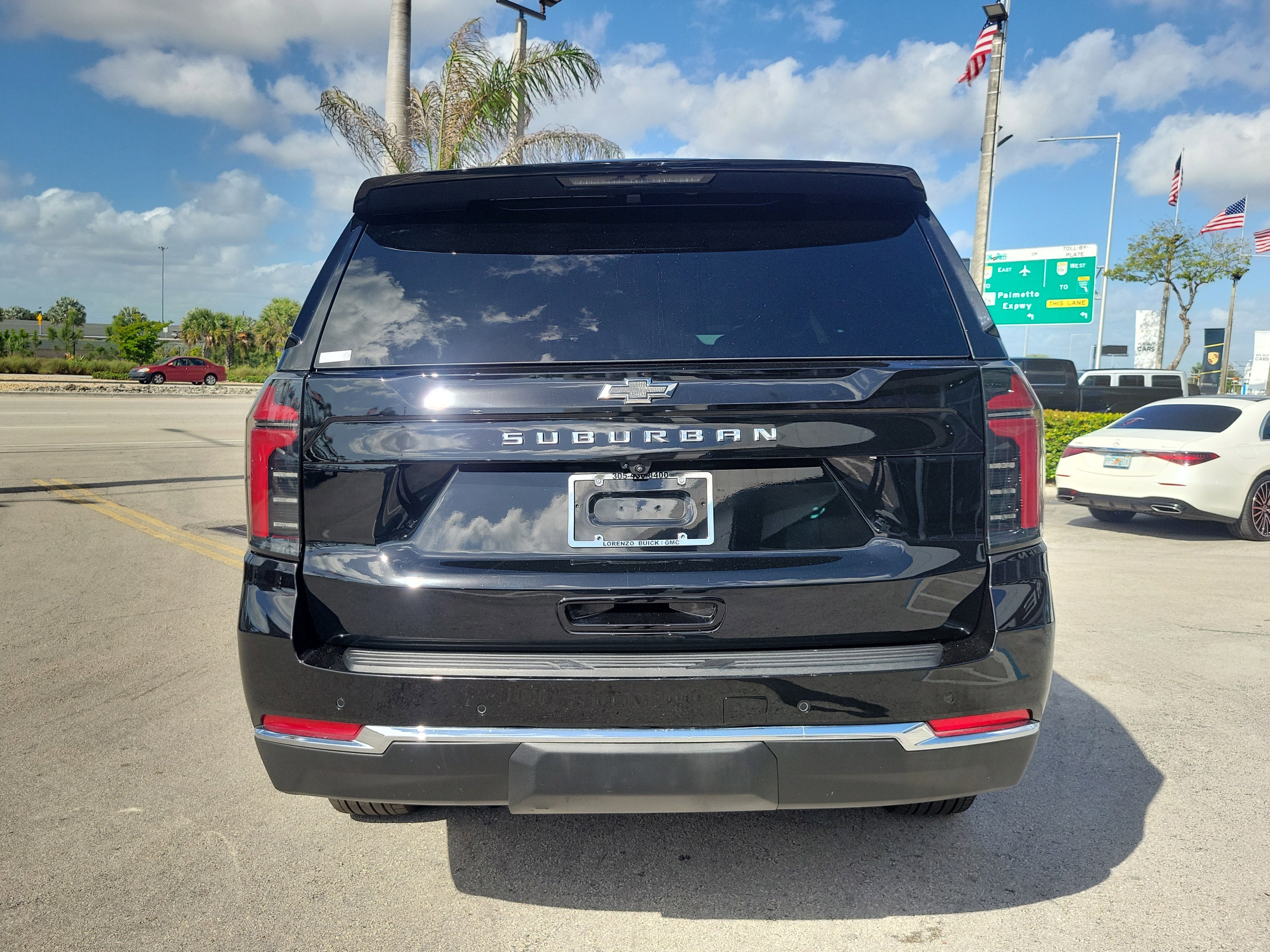 2025 Chevrolet Suburban LS