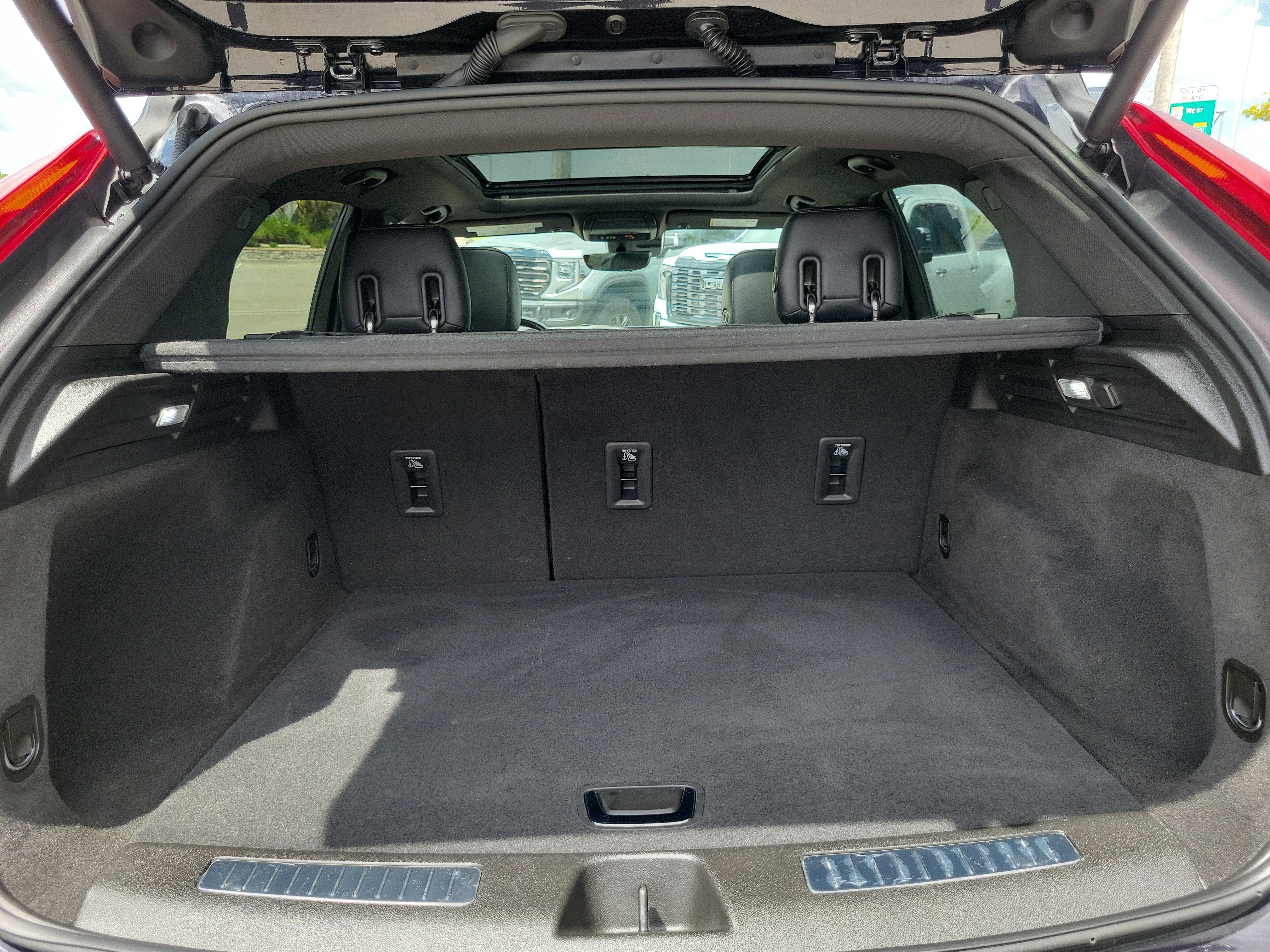 2023 Cadillac XT4 FWD Premium Luxury