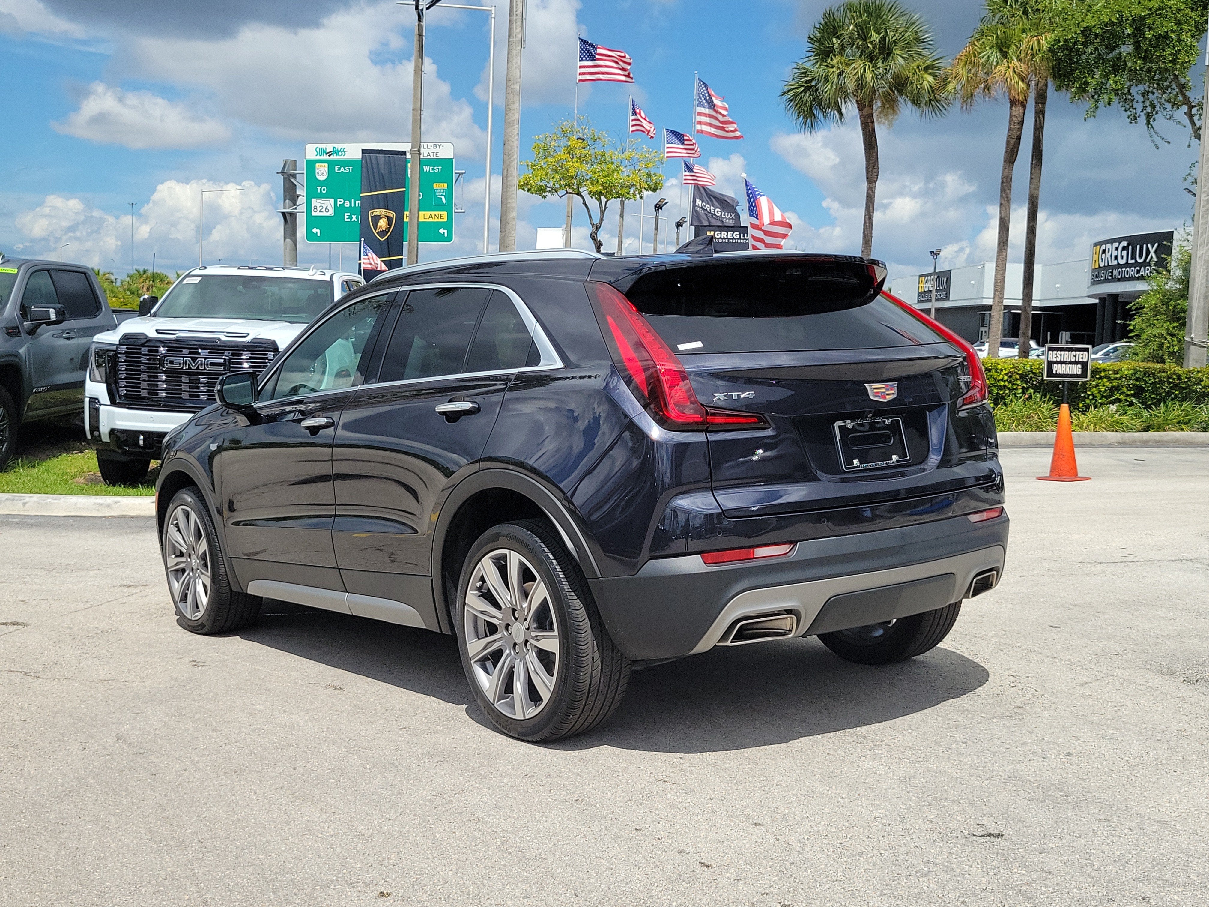 2023 Cadillac XT4 FWD Premium Luxury