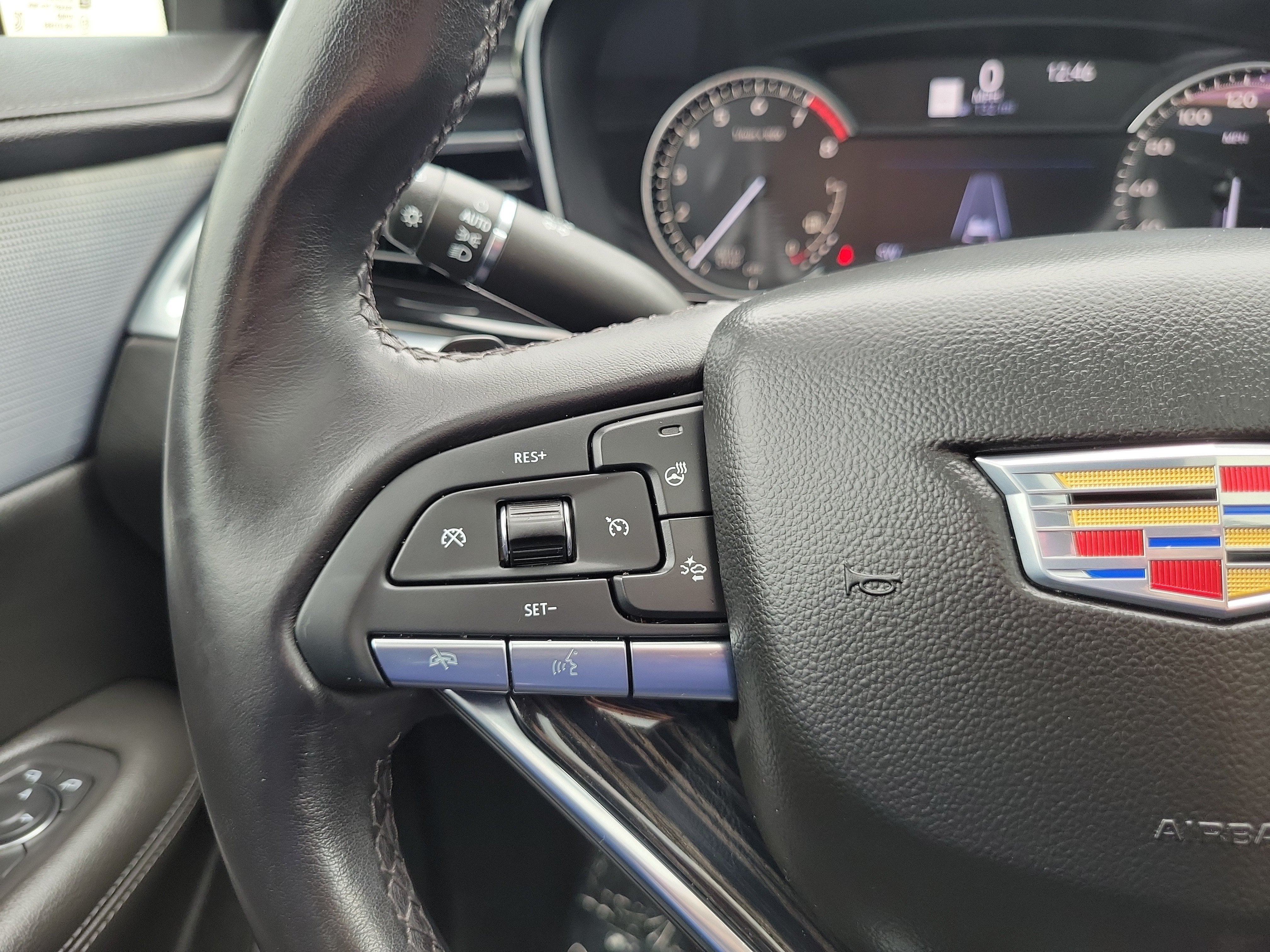 2023 Cadillac XT6 FWD Premium Luxury