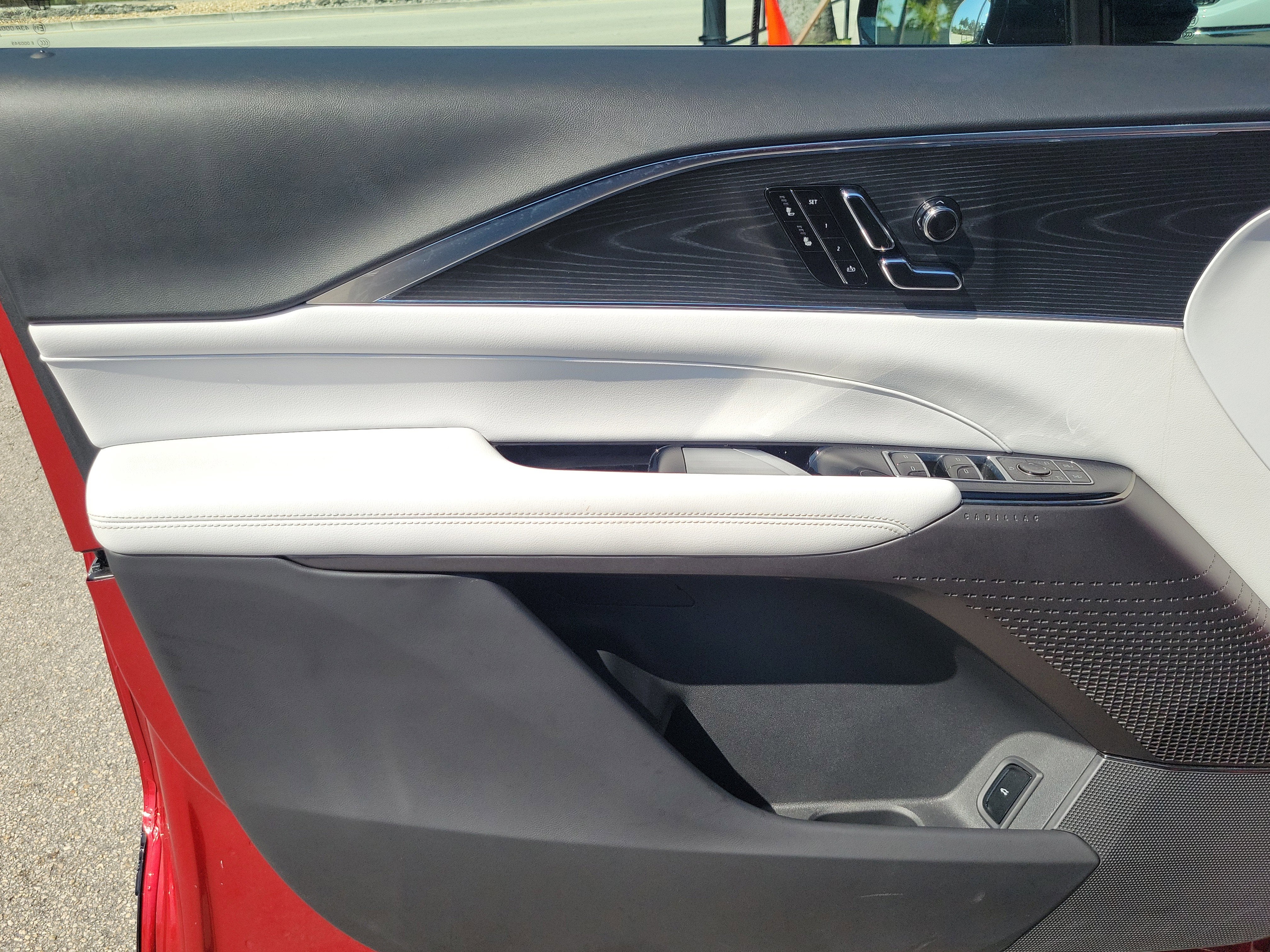 2024 Cadillac LYRIQ Luxury 1