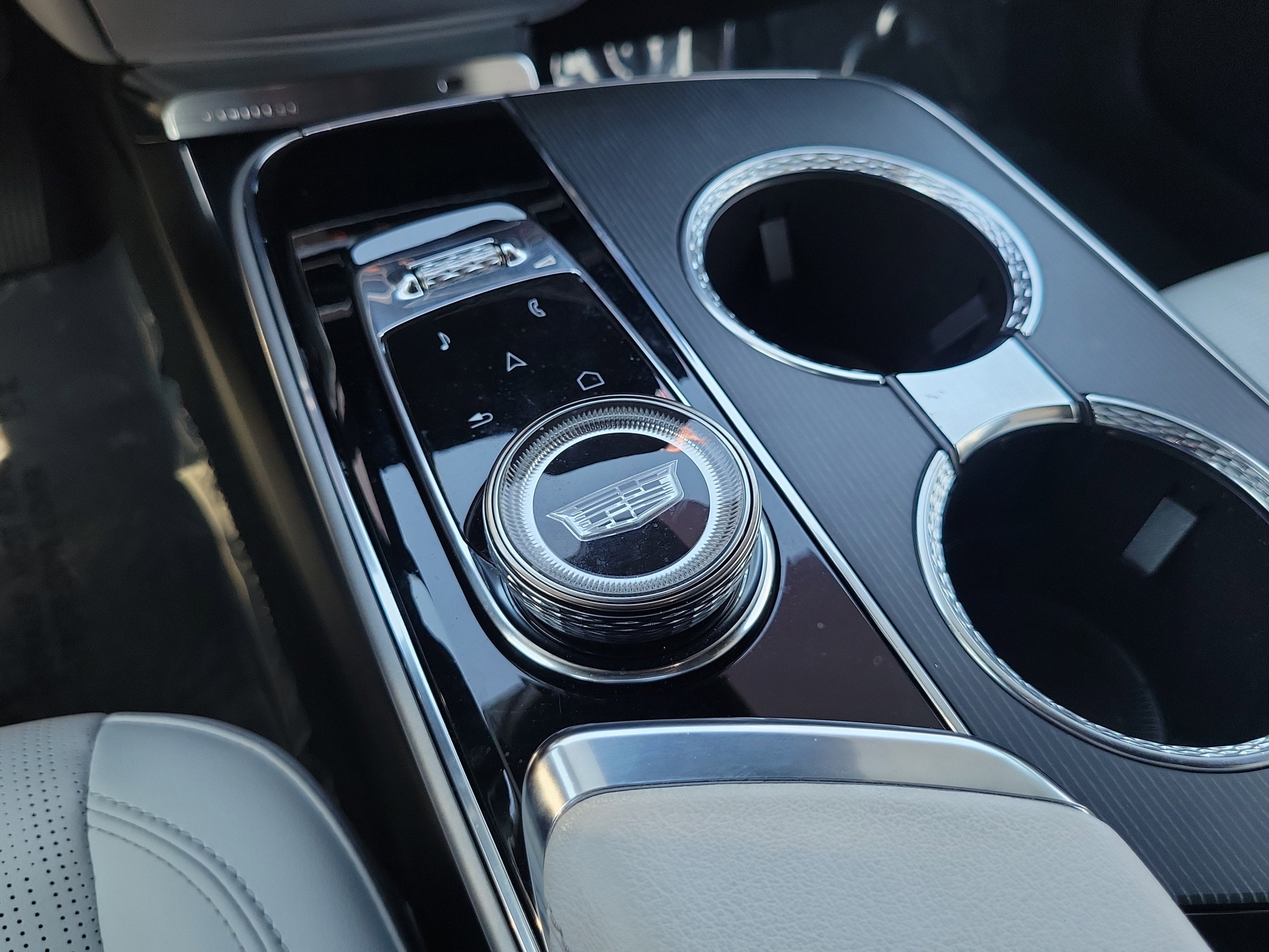 2024 Cadillac LYRIQ Luxury 1