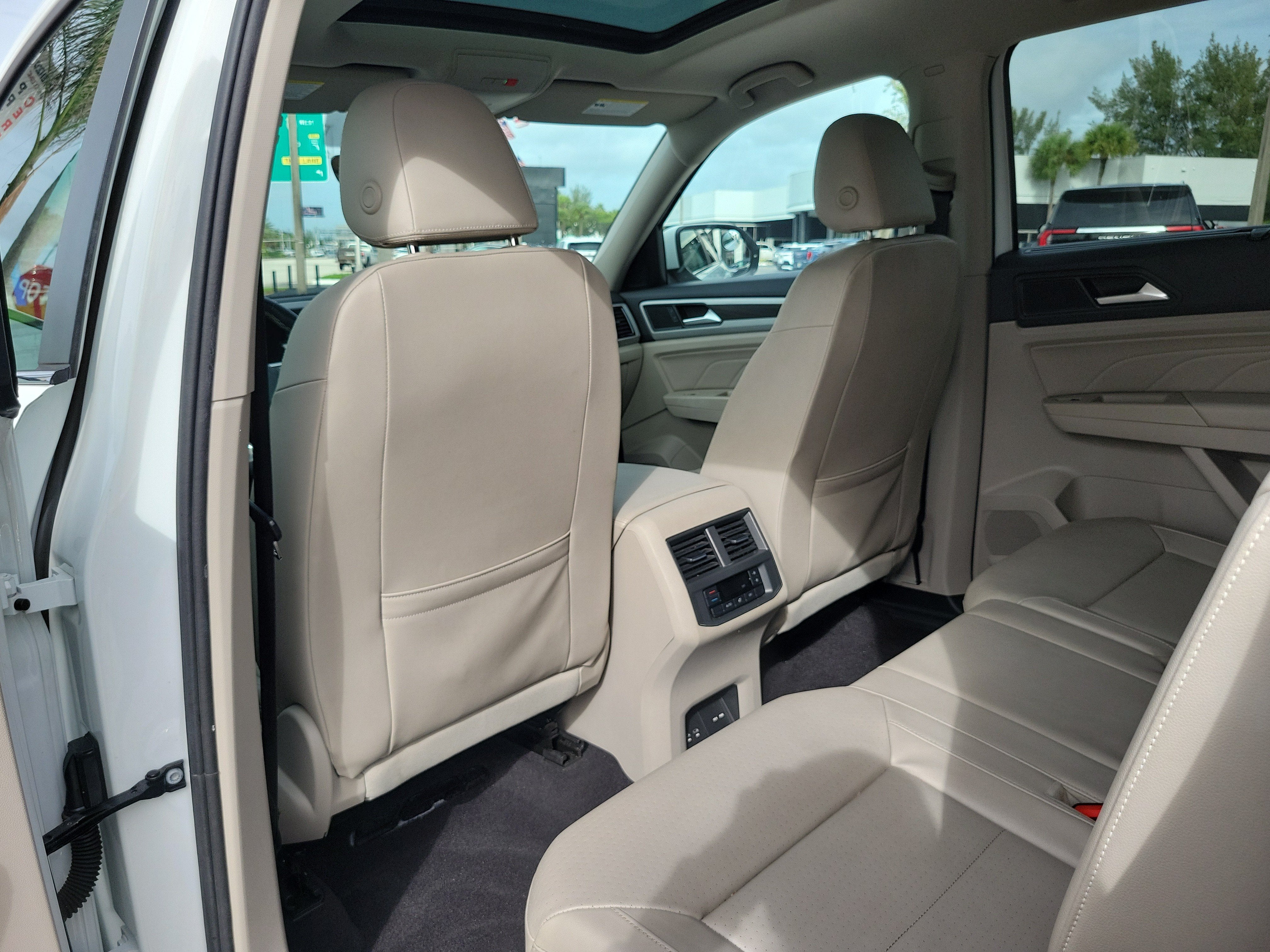 2022 Volkswagen Atlas 3.6L V6 SE w/Technology