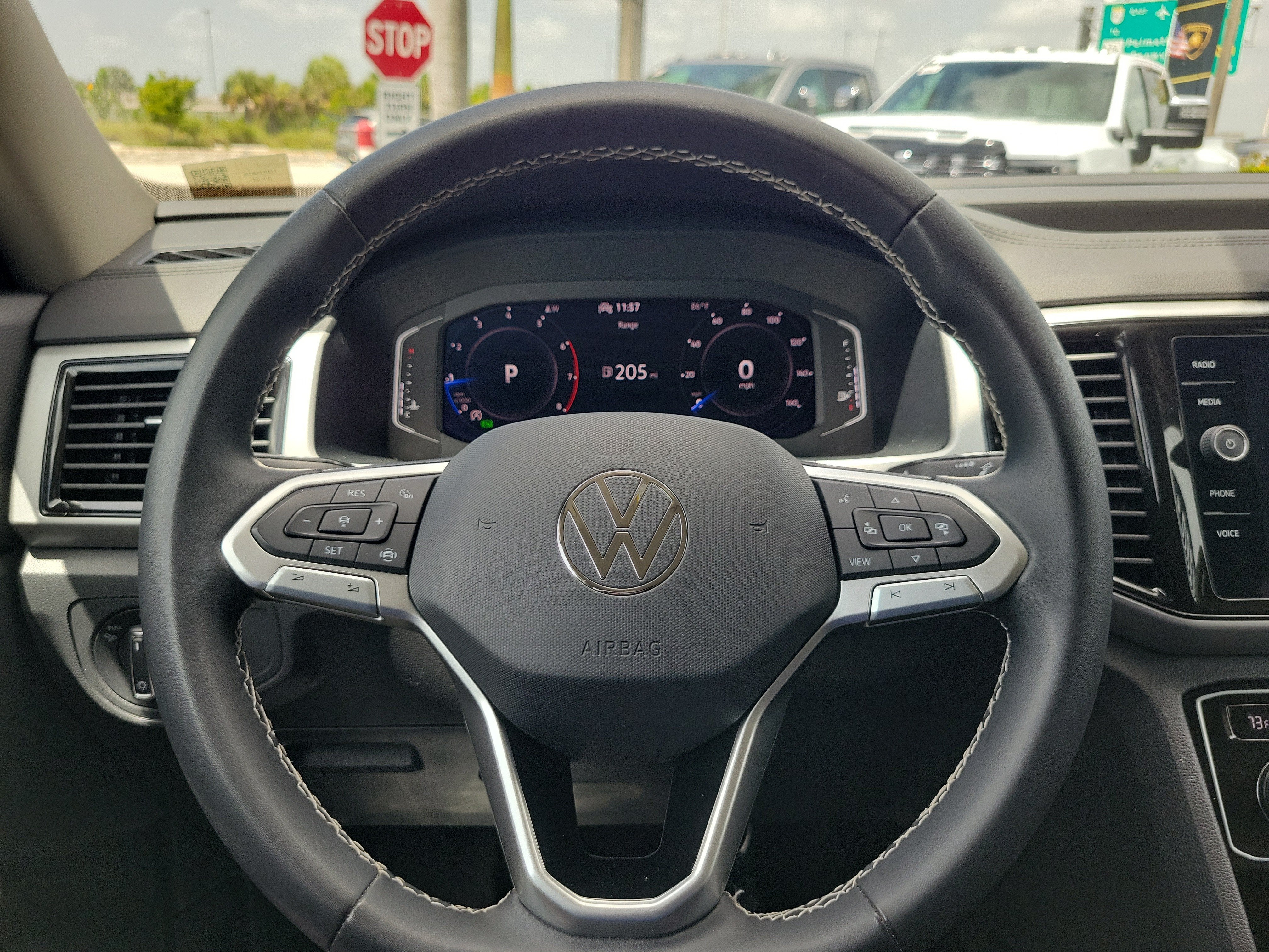 2023 Volkswagen Atlas 3.6L V6 SE w/Technology