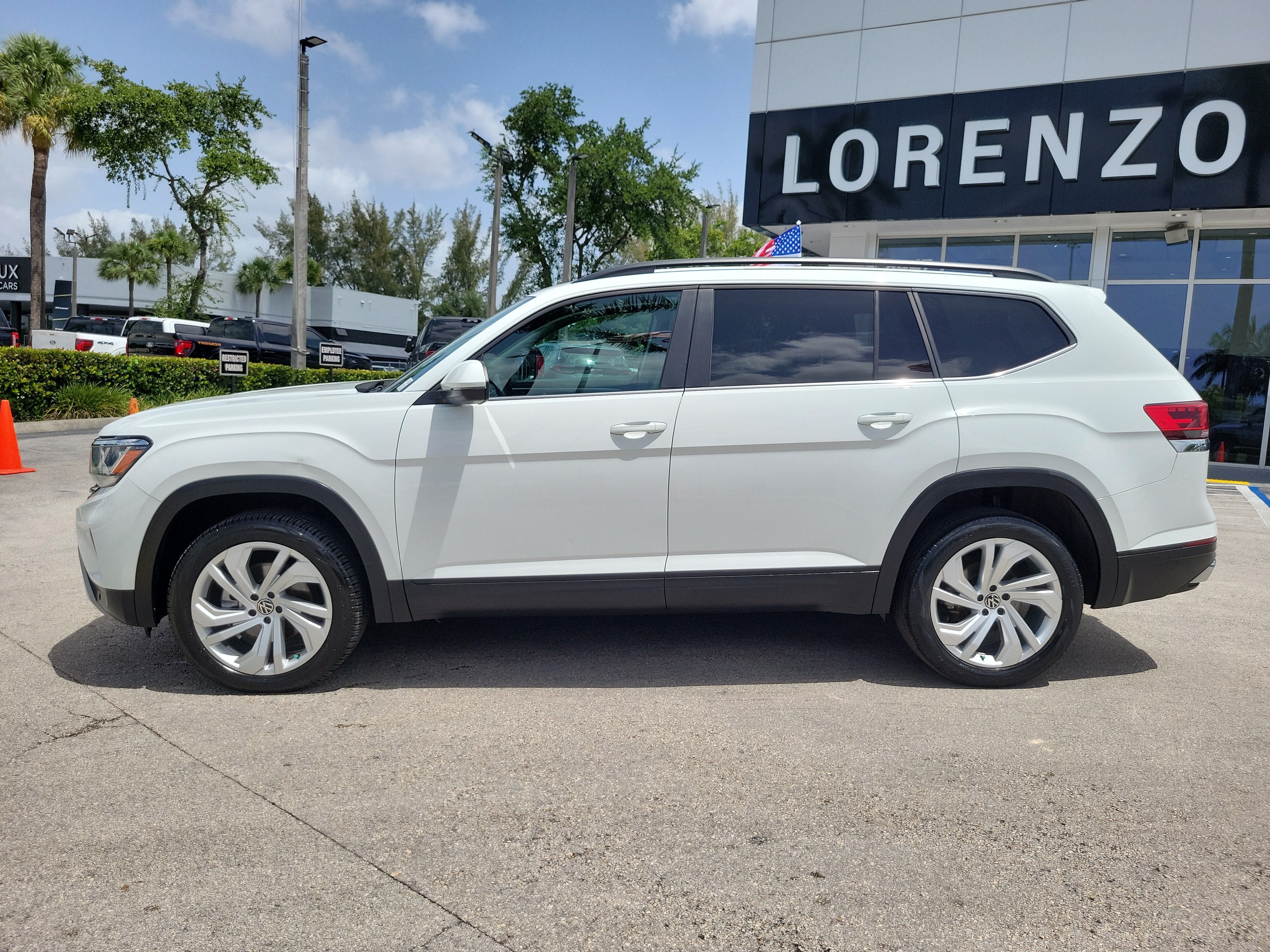 2023 Volkswagen Atlas 3.6L V6 SE w/Technology