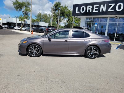2020 Toyota Camry SE
