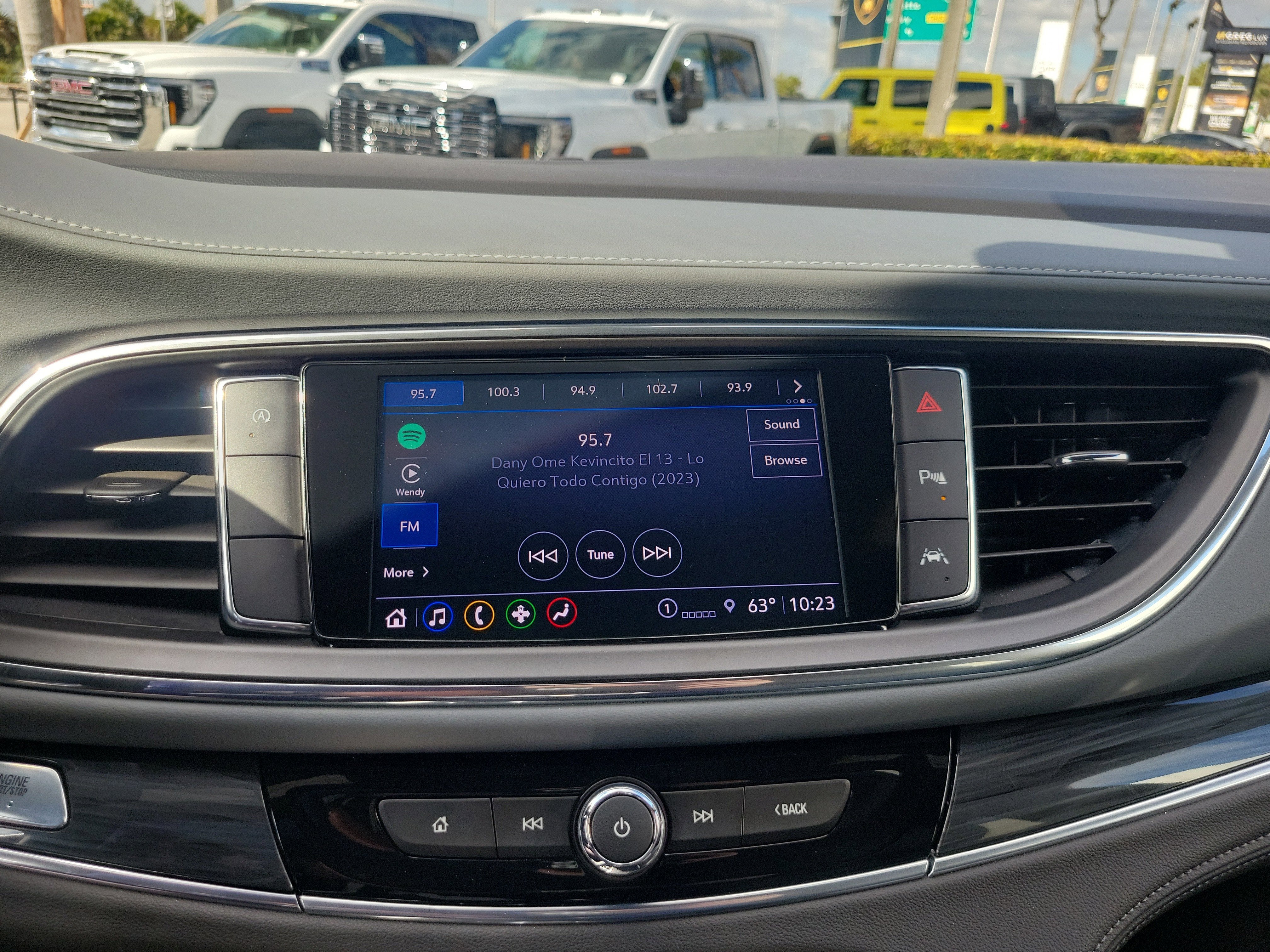 2022 Buick Enclave Essence