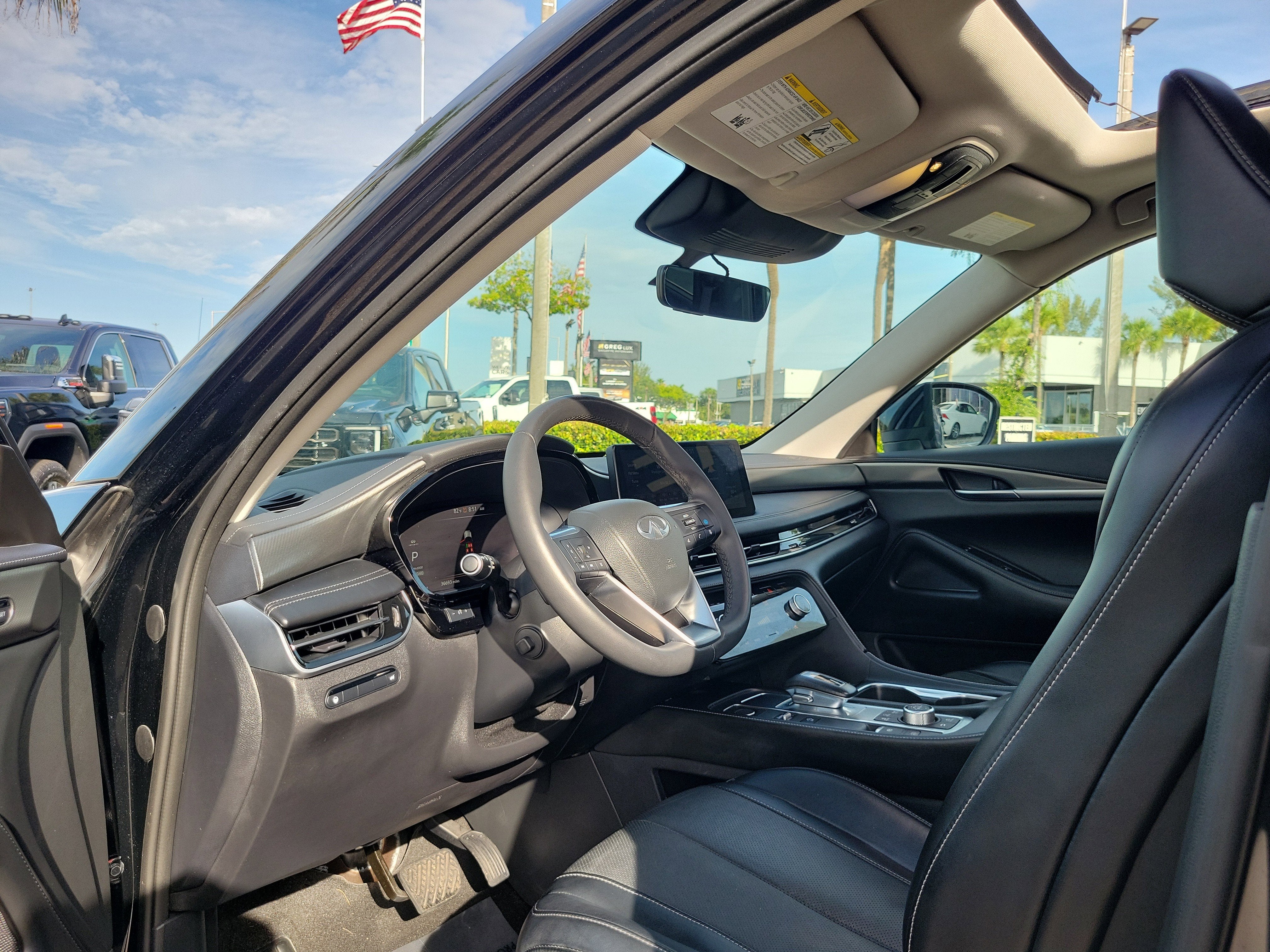 2023 INFINITI QX60 LUXE