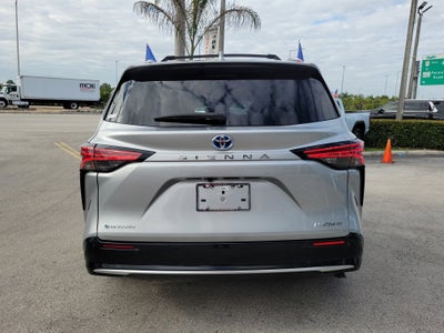 2025 Toyota Sienna Platinum