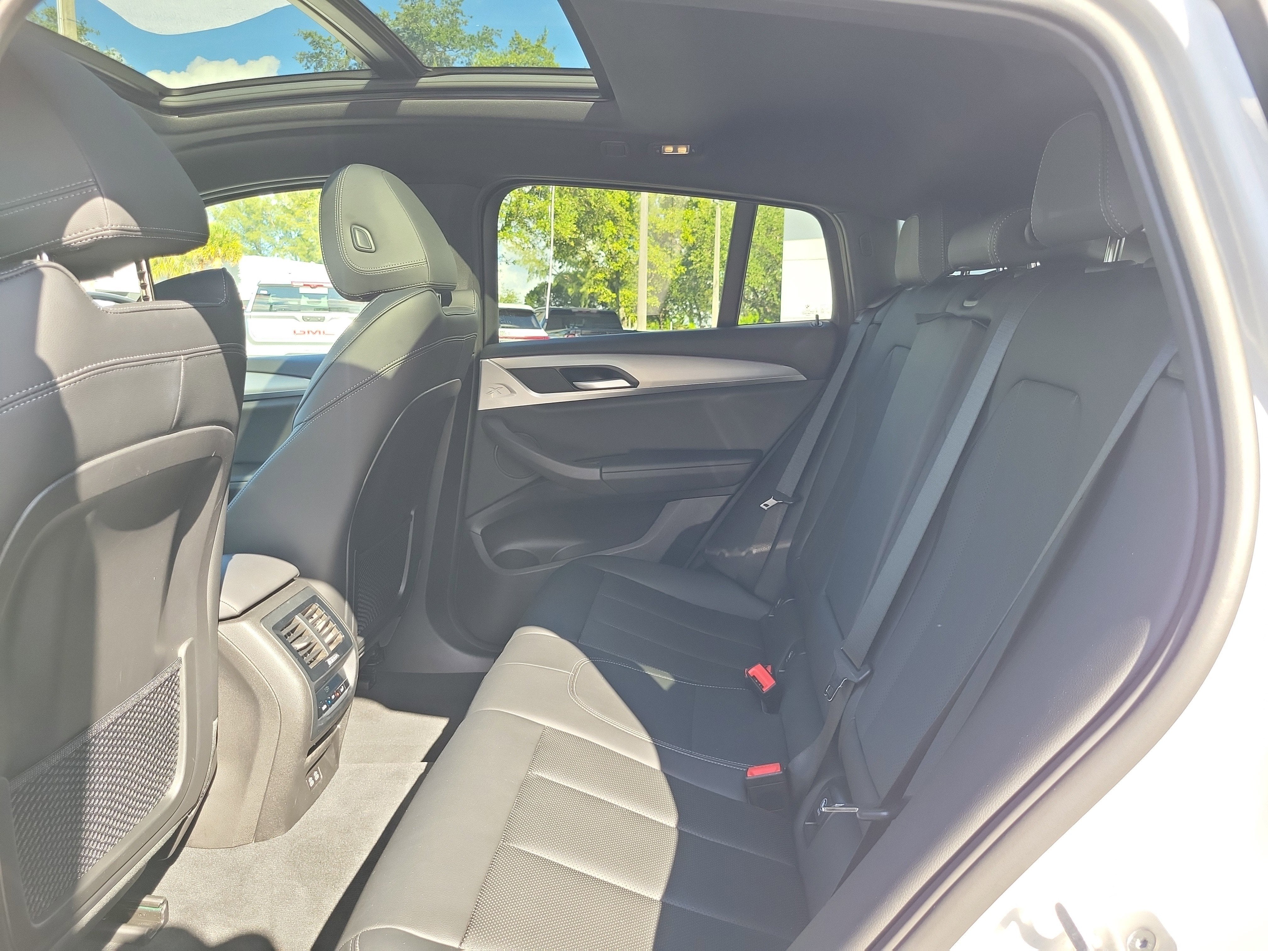 2025 BMW X4 xDrive30i