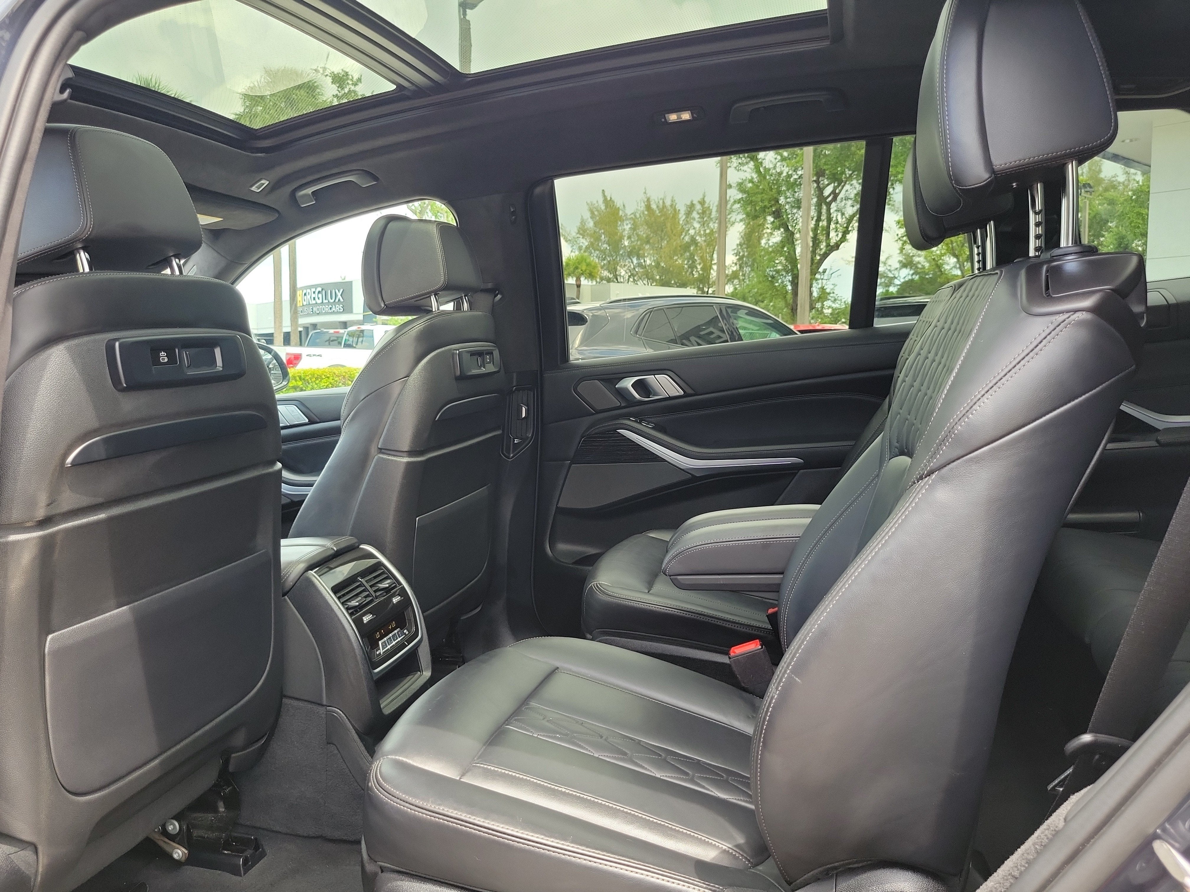 2022 BMW X7 M50i