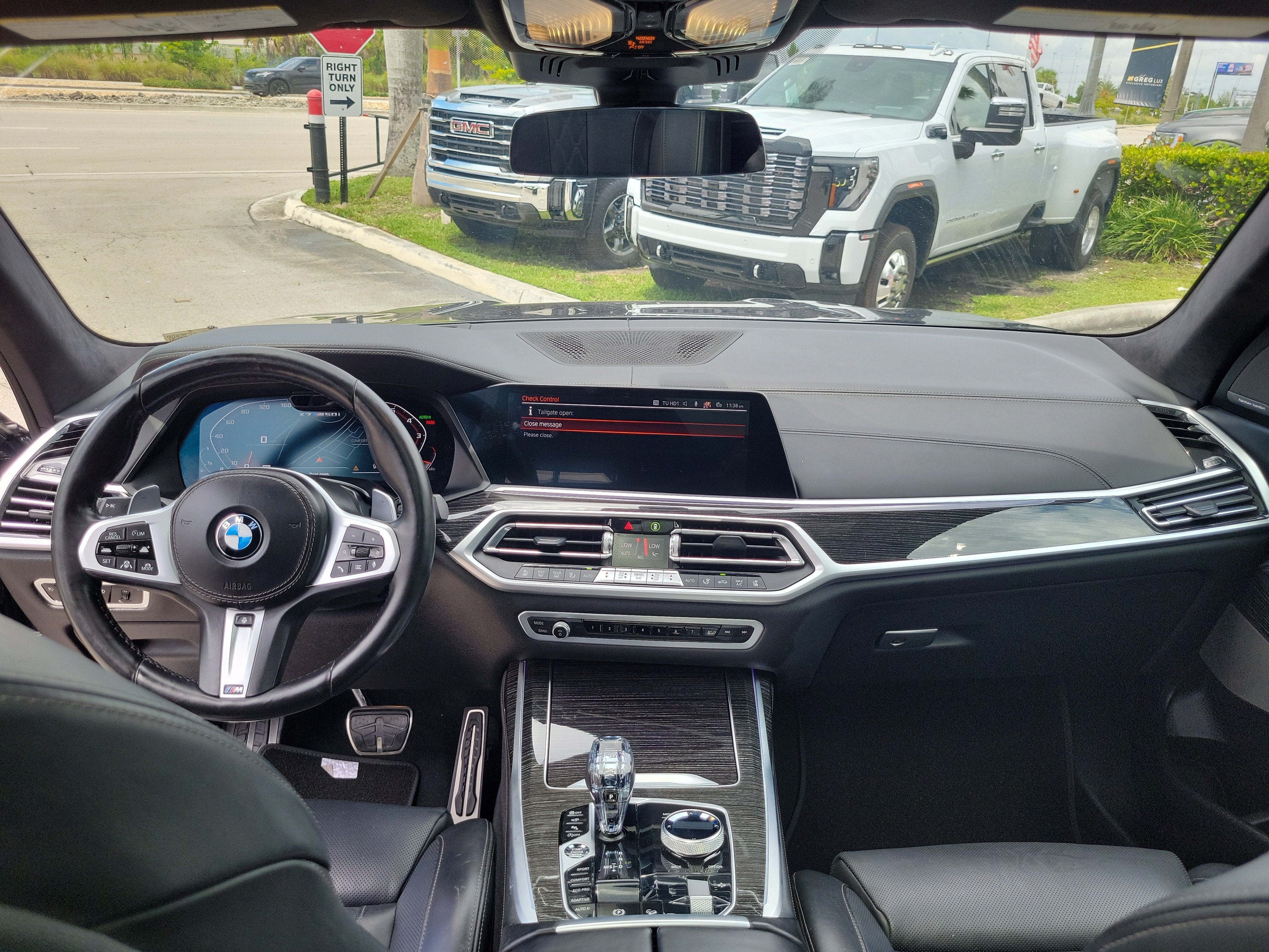 2022 BMW X7 M50i