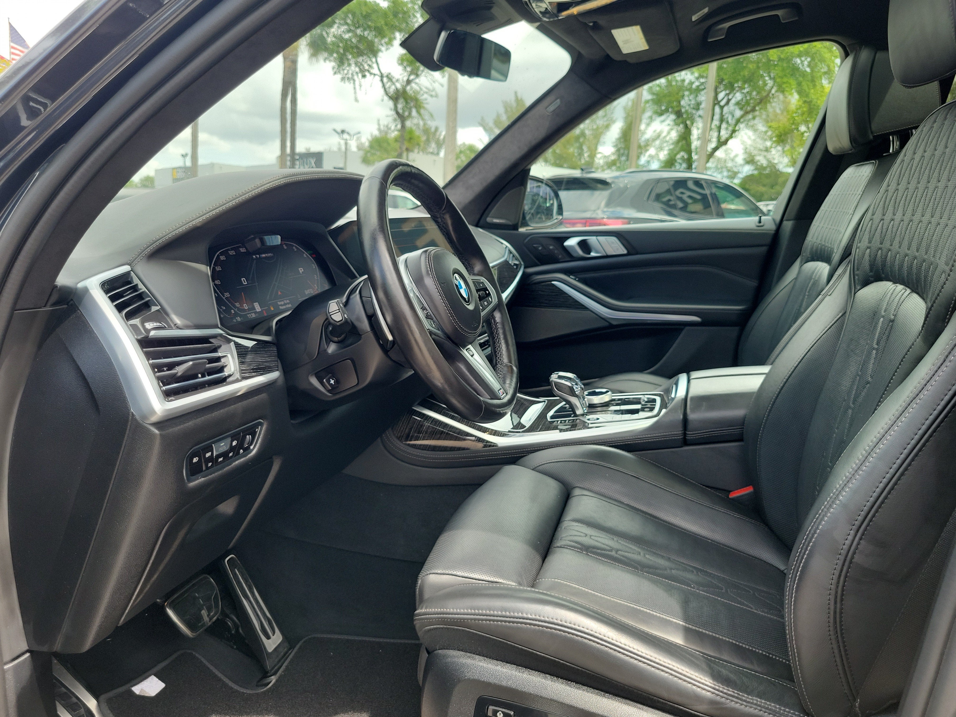 2022 BMW X7 M50i