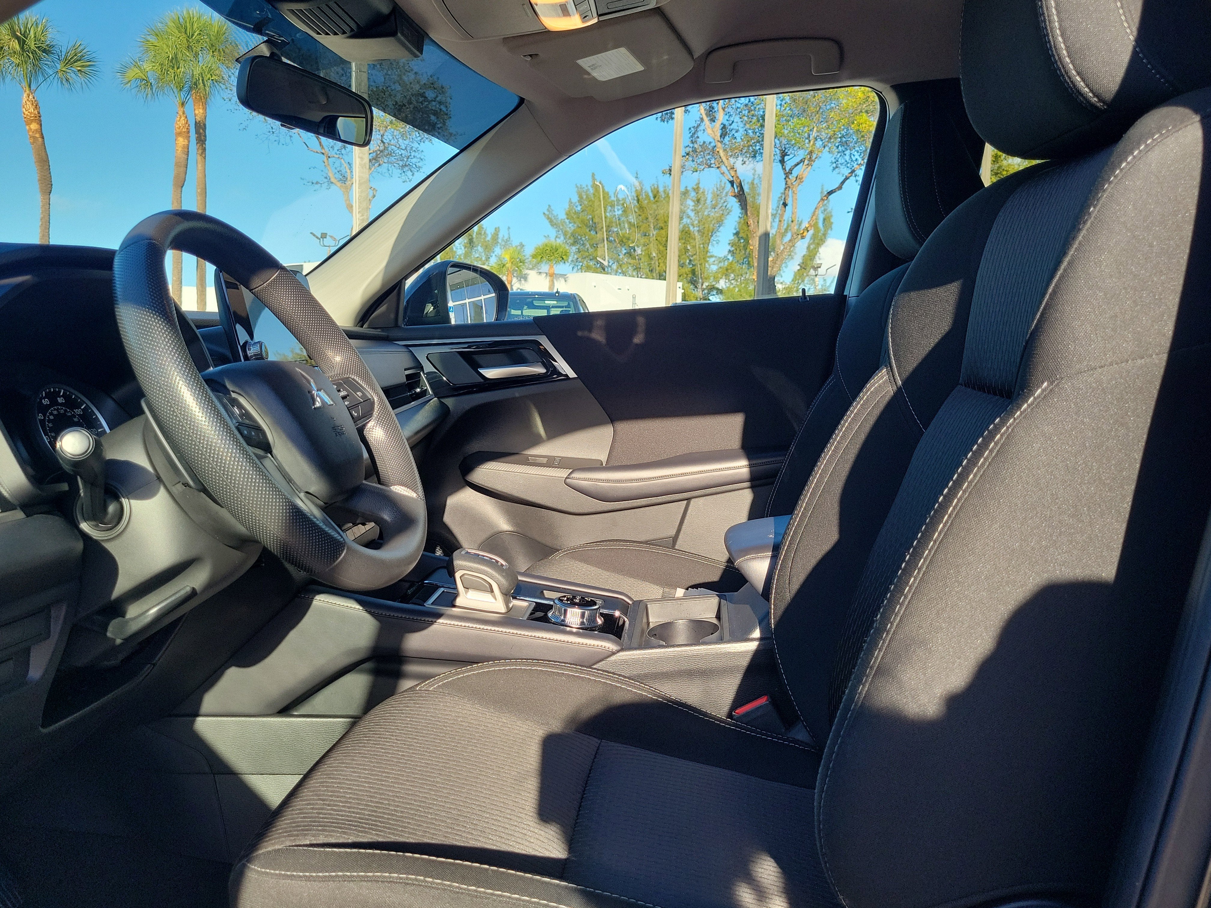 2024 Mitsubishi Outlander ES