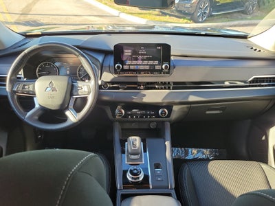 2024 Mitsubishi Outlander ES