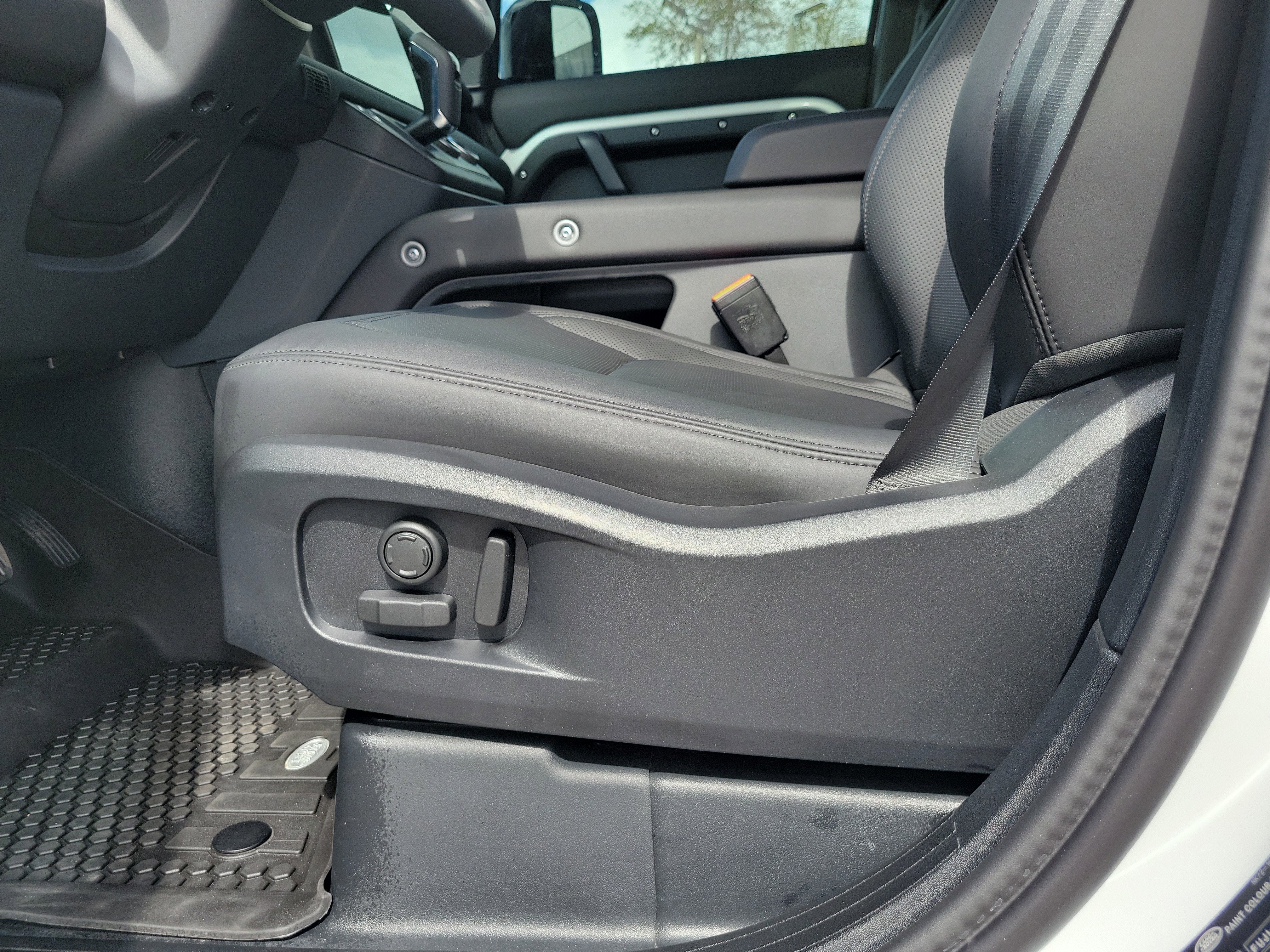 2025 Land Rover Defender S