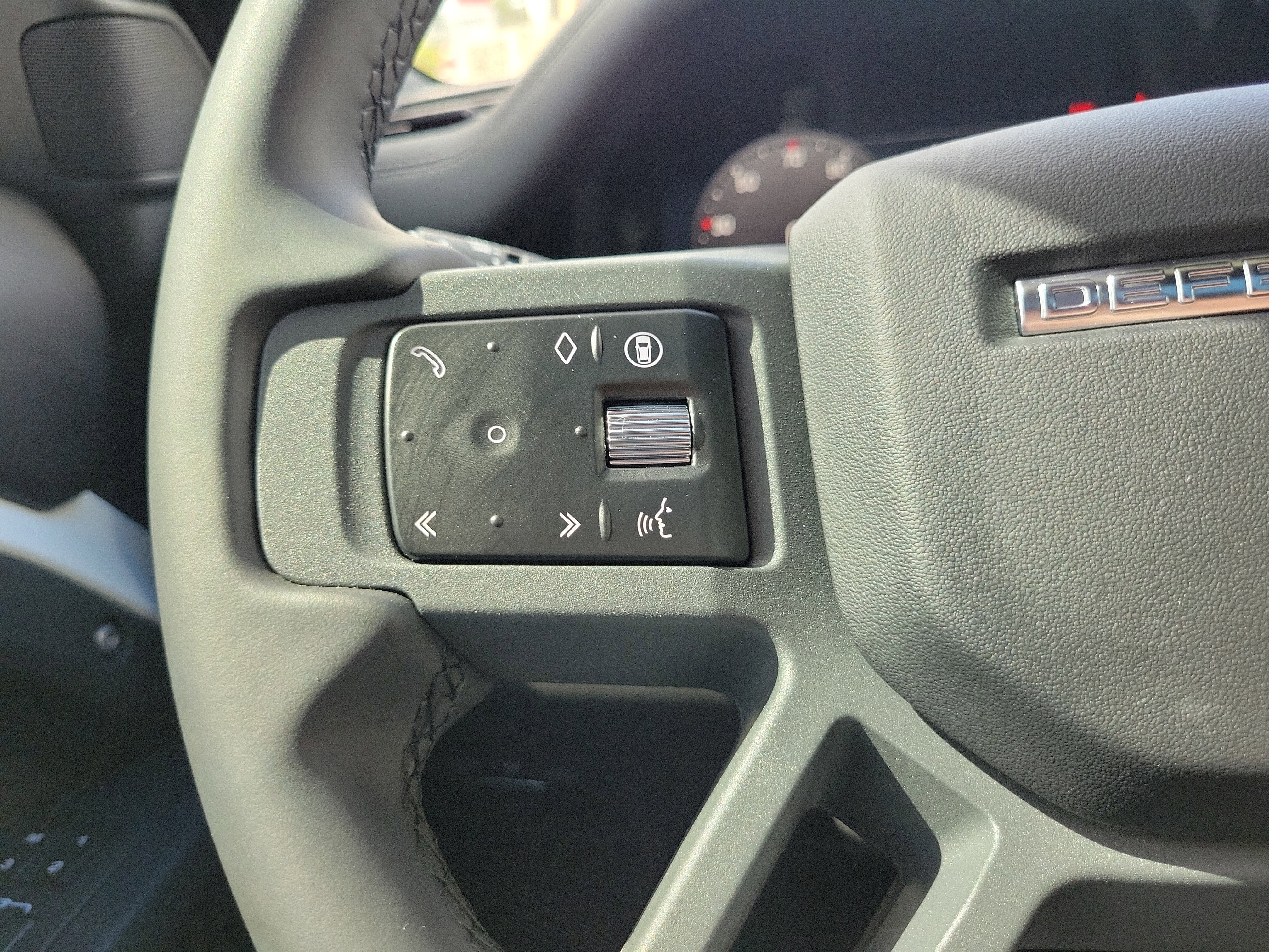 2025 Land Rover Defender S