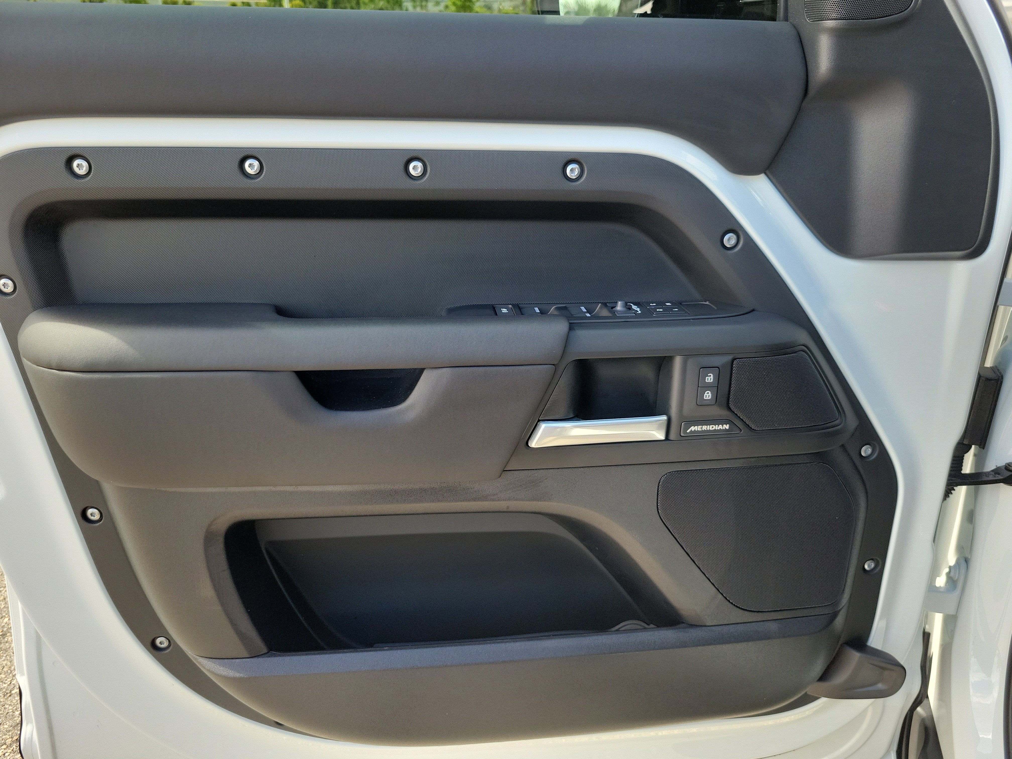 2025 Land Rover Defender S