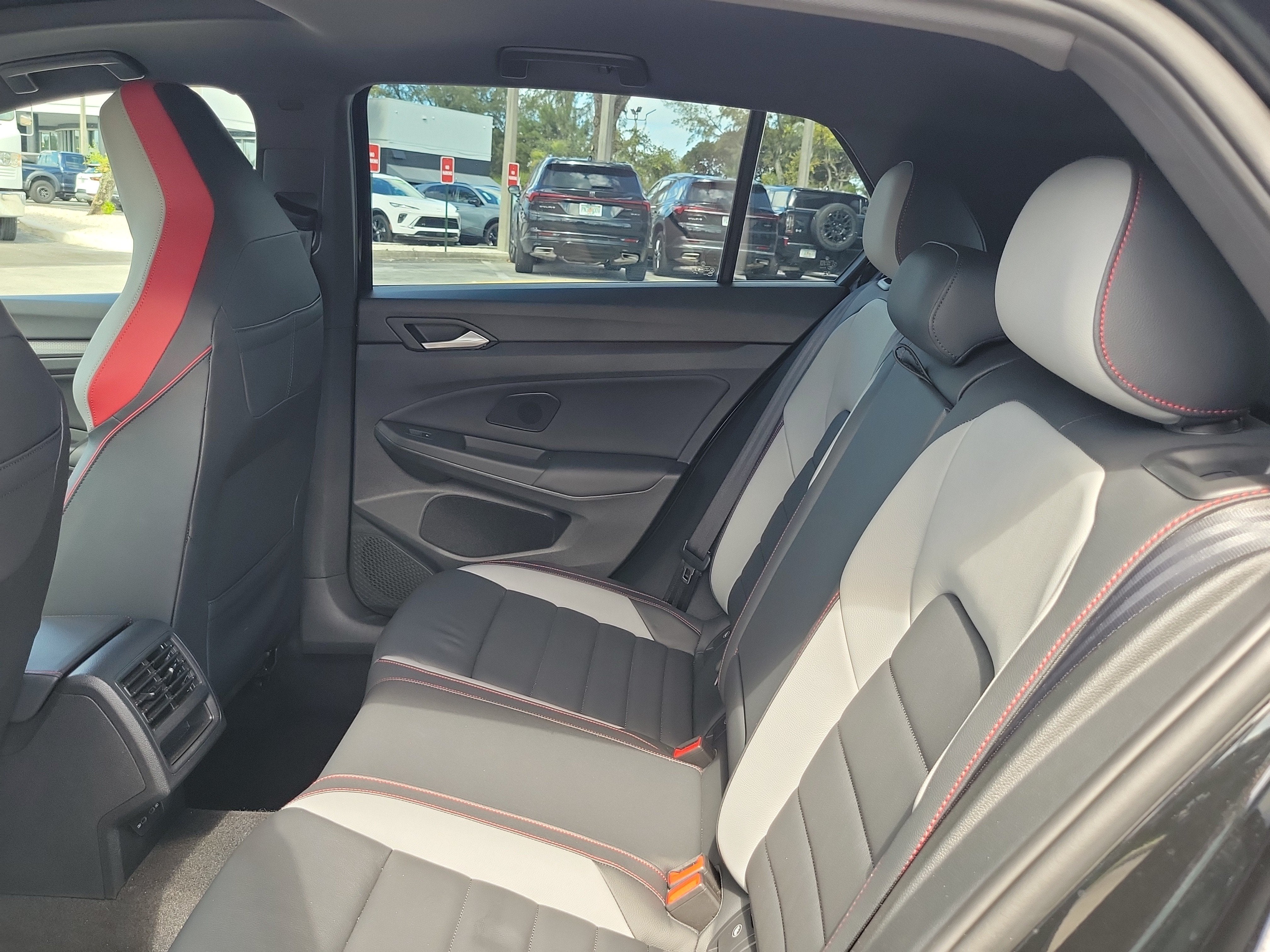 2024 Volkswagen Golf GTI 380 SE
