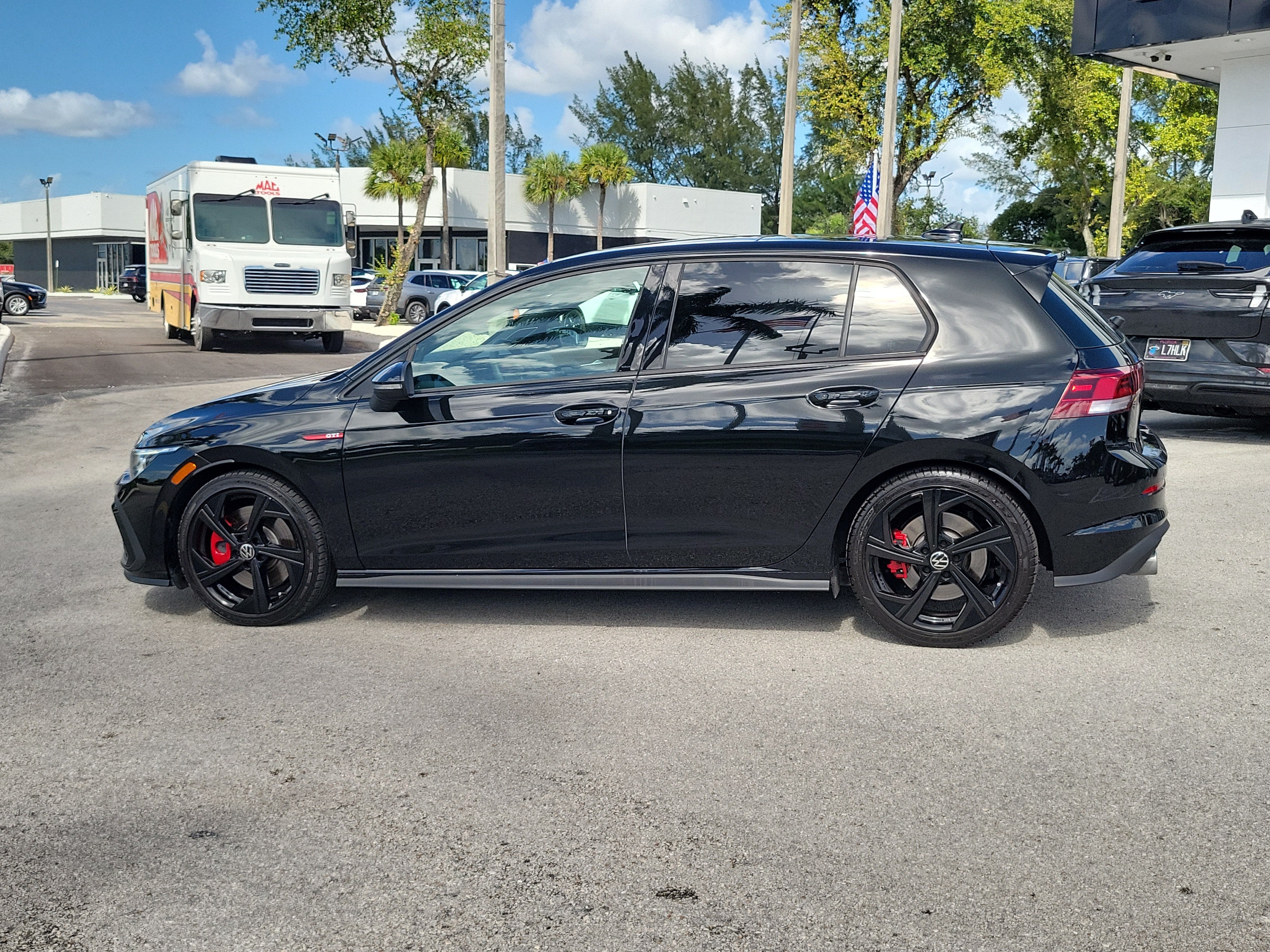 2024 Volkswagen Golf GTI 380 SE