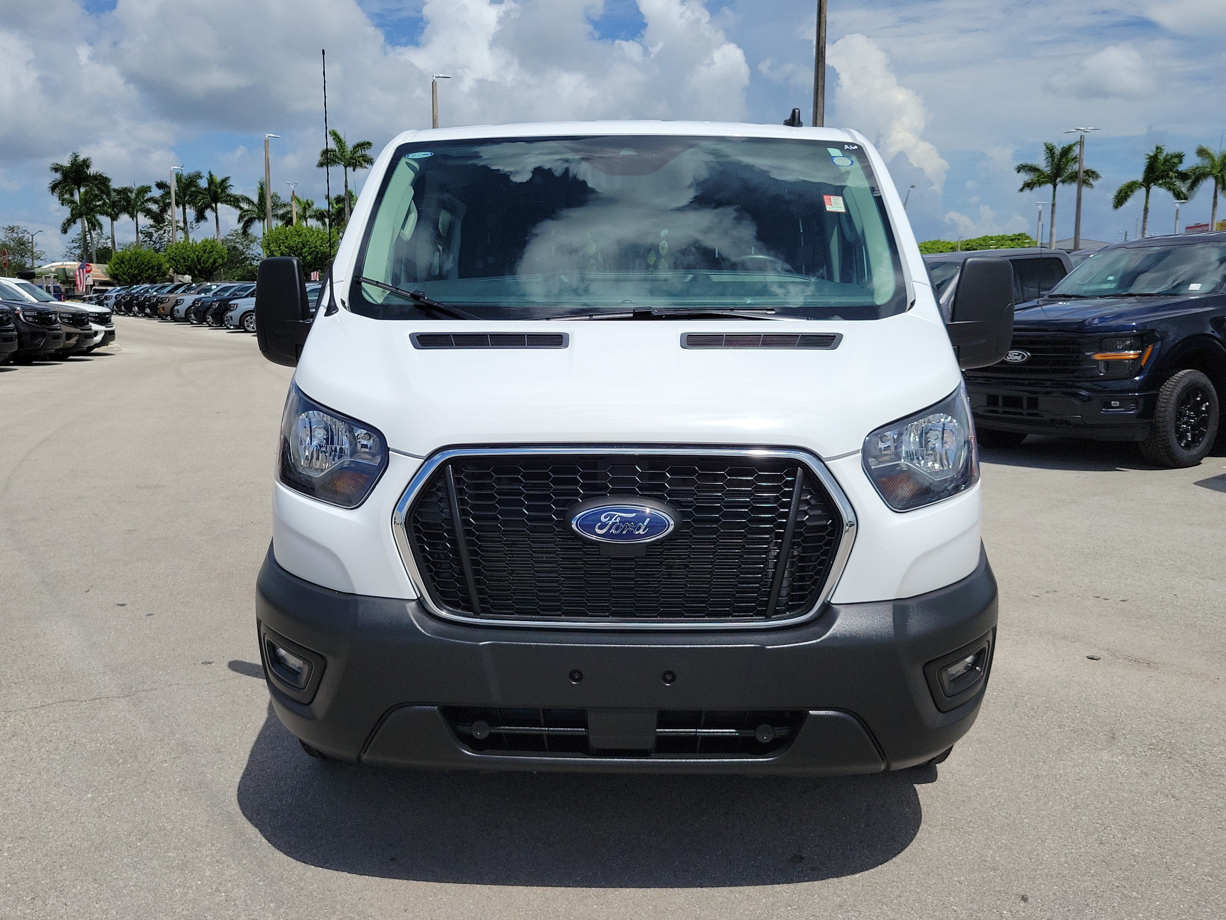2025 Ford Transit Cargo Van T-250 130" Low Rf 9070 GVWR RWD