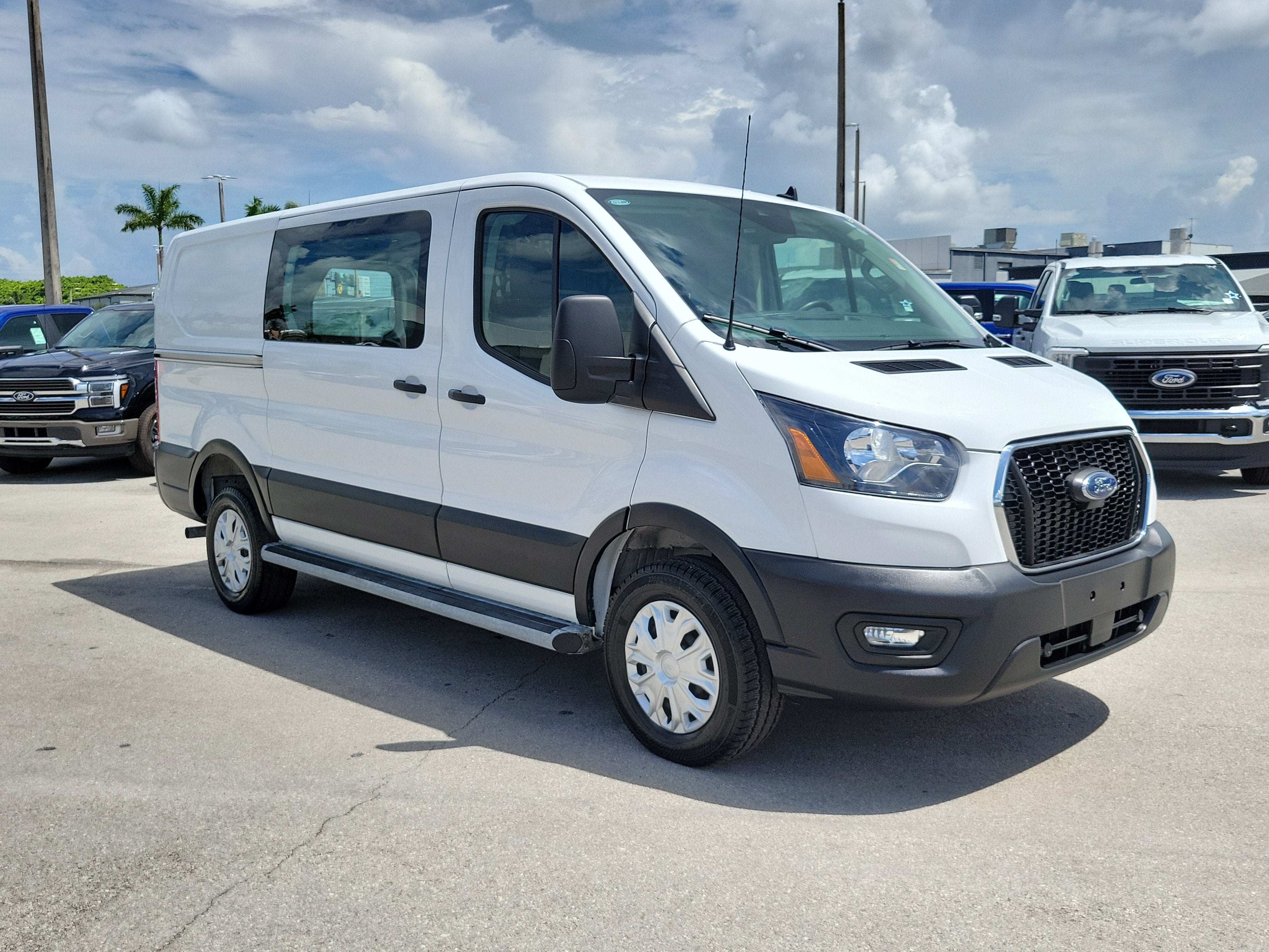 2025 Ford Transit Cargo Van T-250 130" Low Rf 9070 GVWR RWD