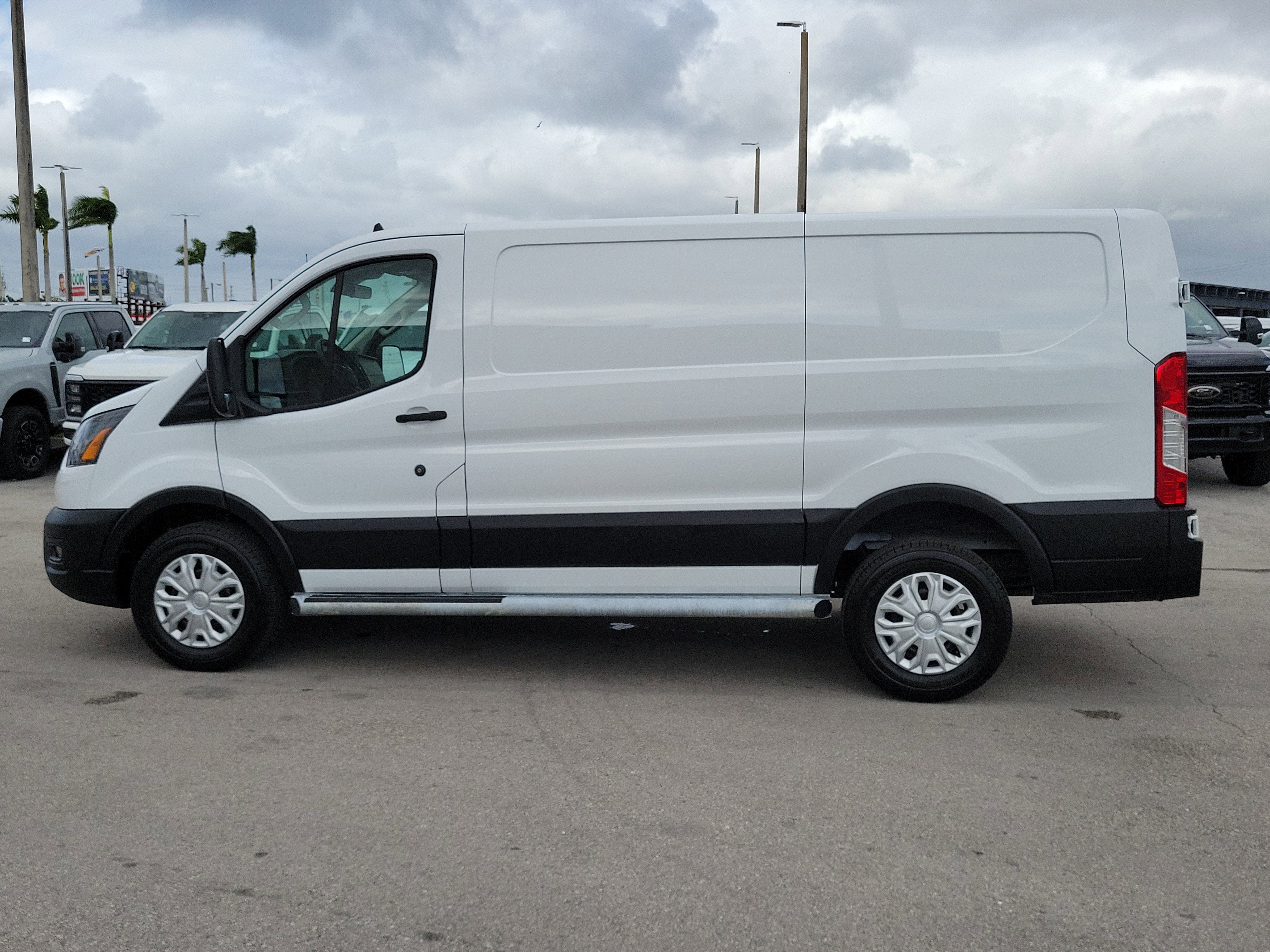 2024 Ford Transit Cargo Van T-250 130" Low Rf 9070 GVWR RWD