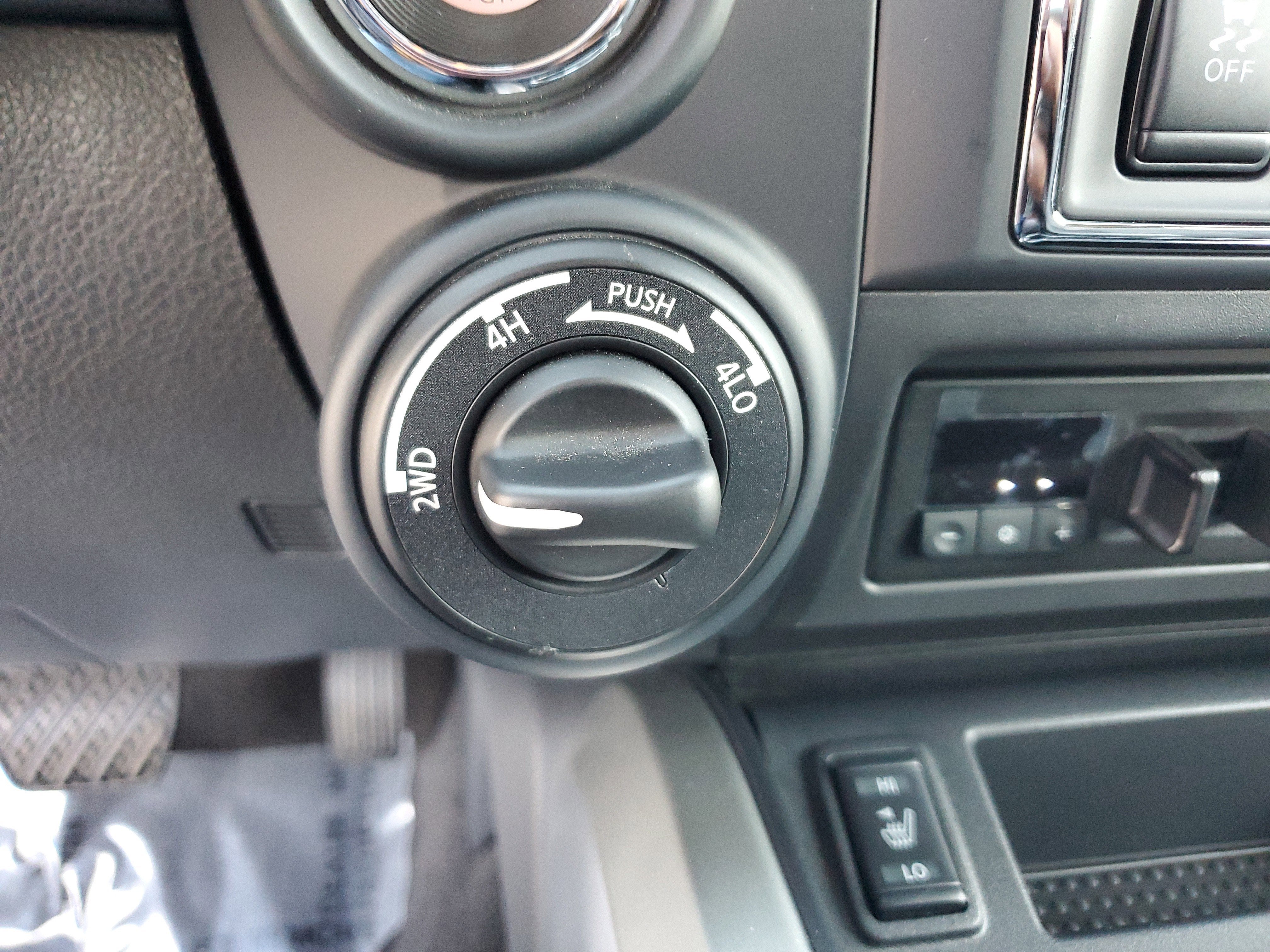 2024 Nissan TITAN King Cab® SV