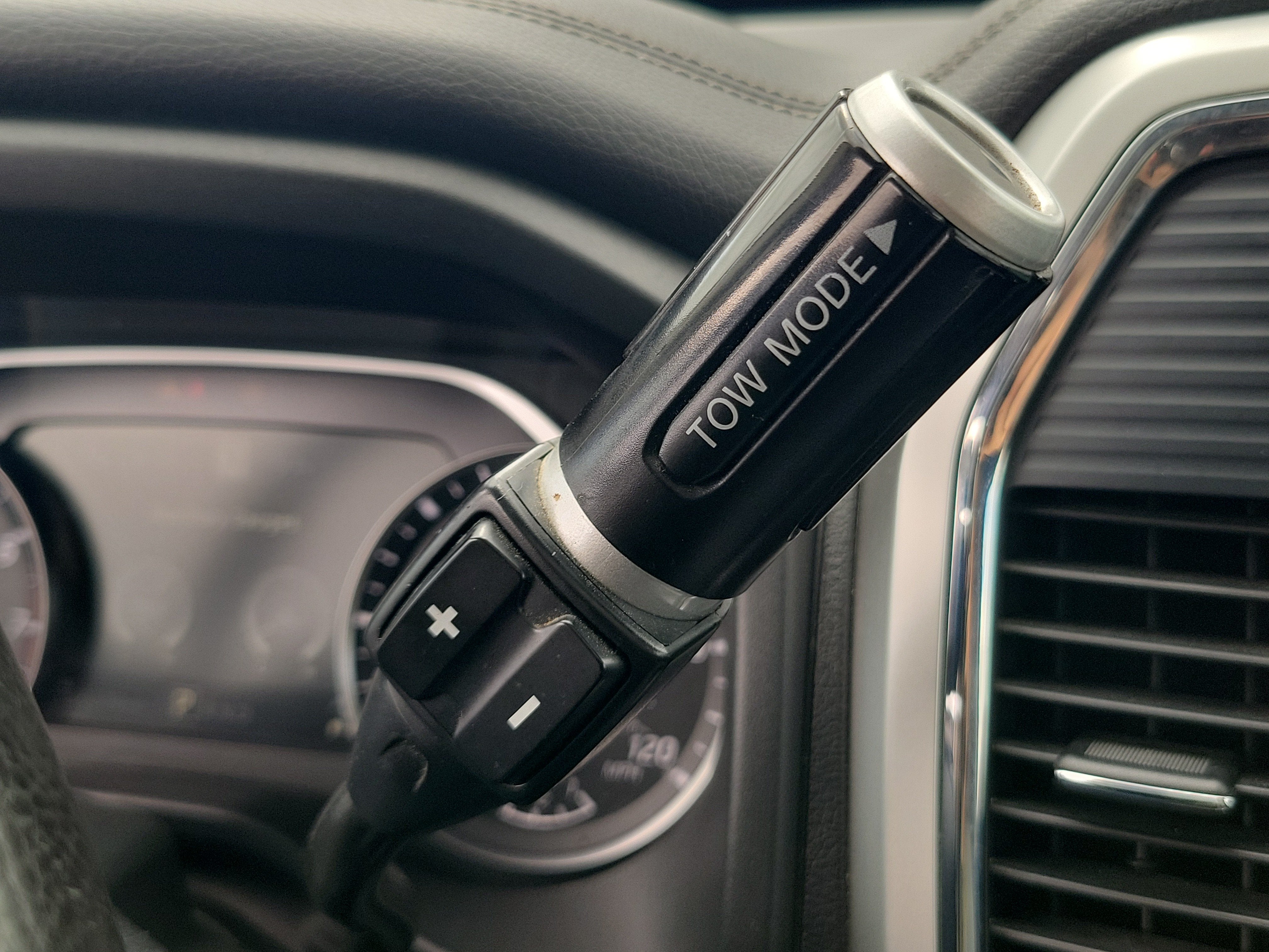 2020 Nissan Titan SL 4WD