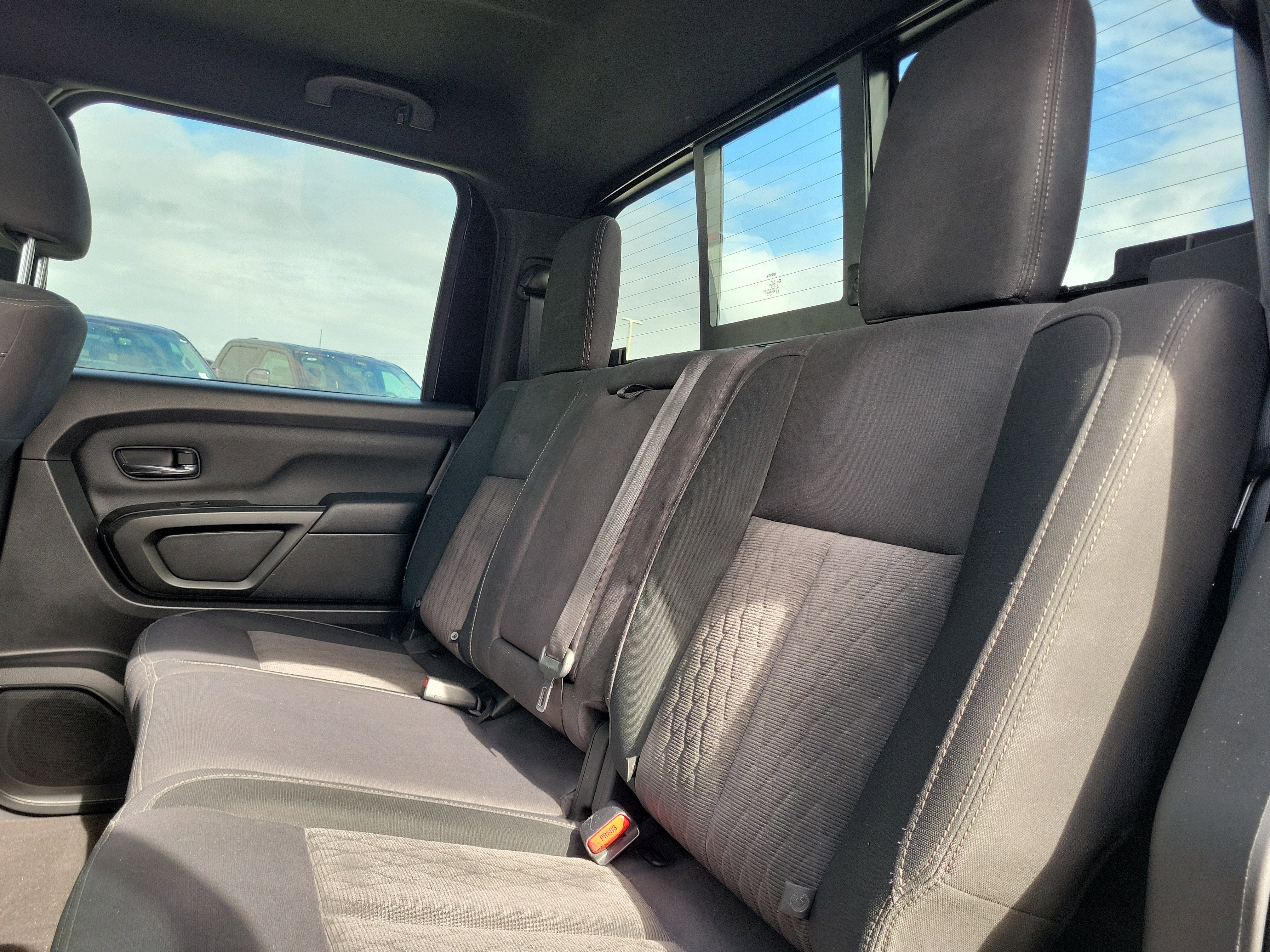 2023 Nissan Titan SV