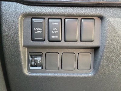 2023 Nissan Titan SV