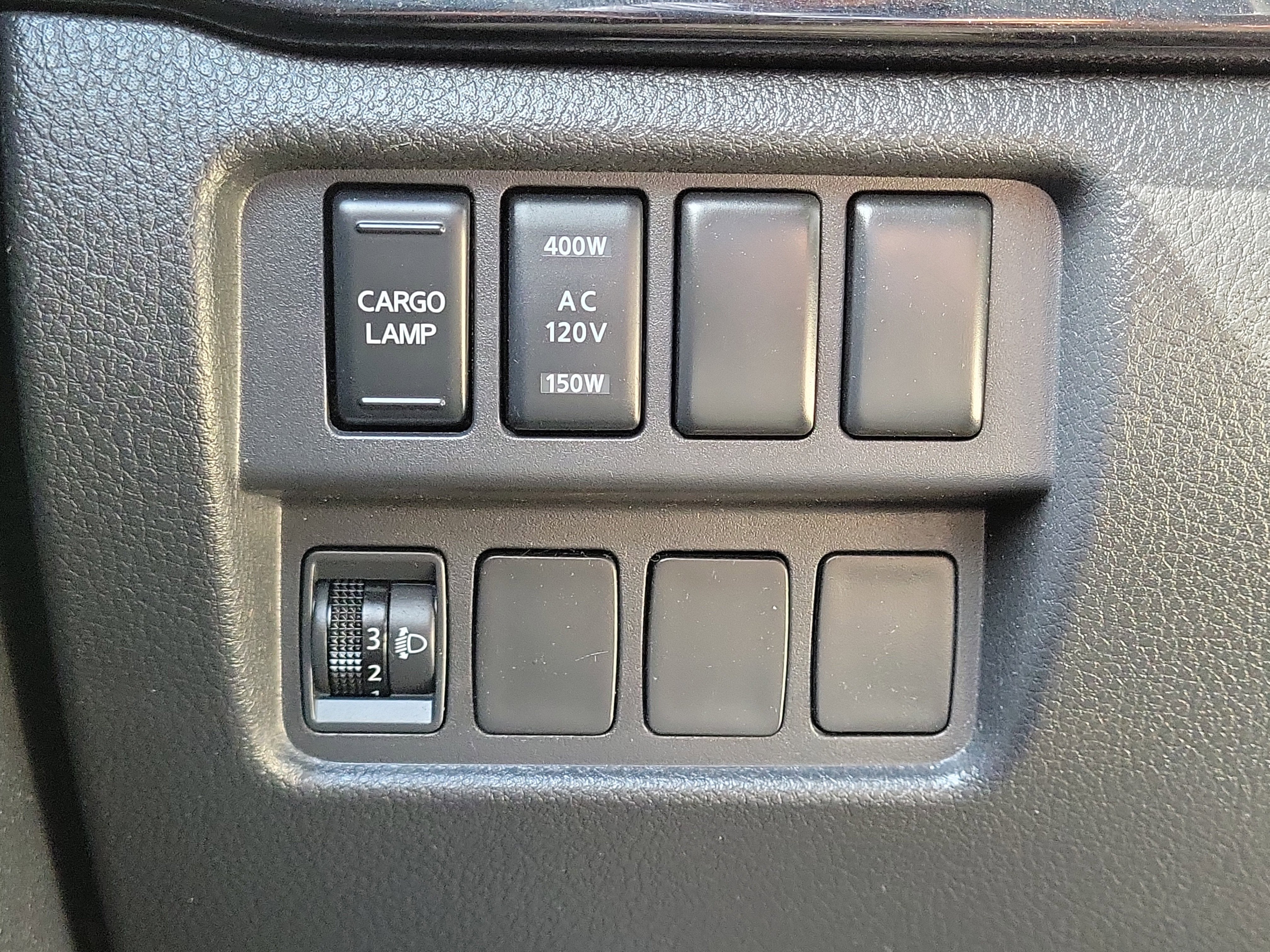 2023 Nissan Titan SV