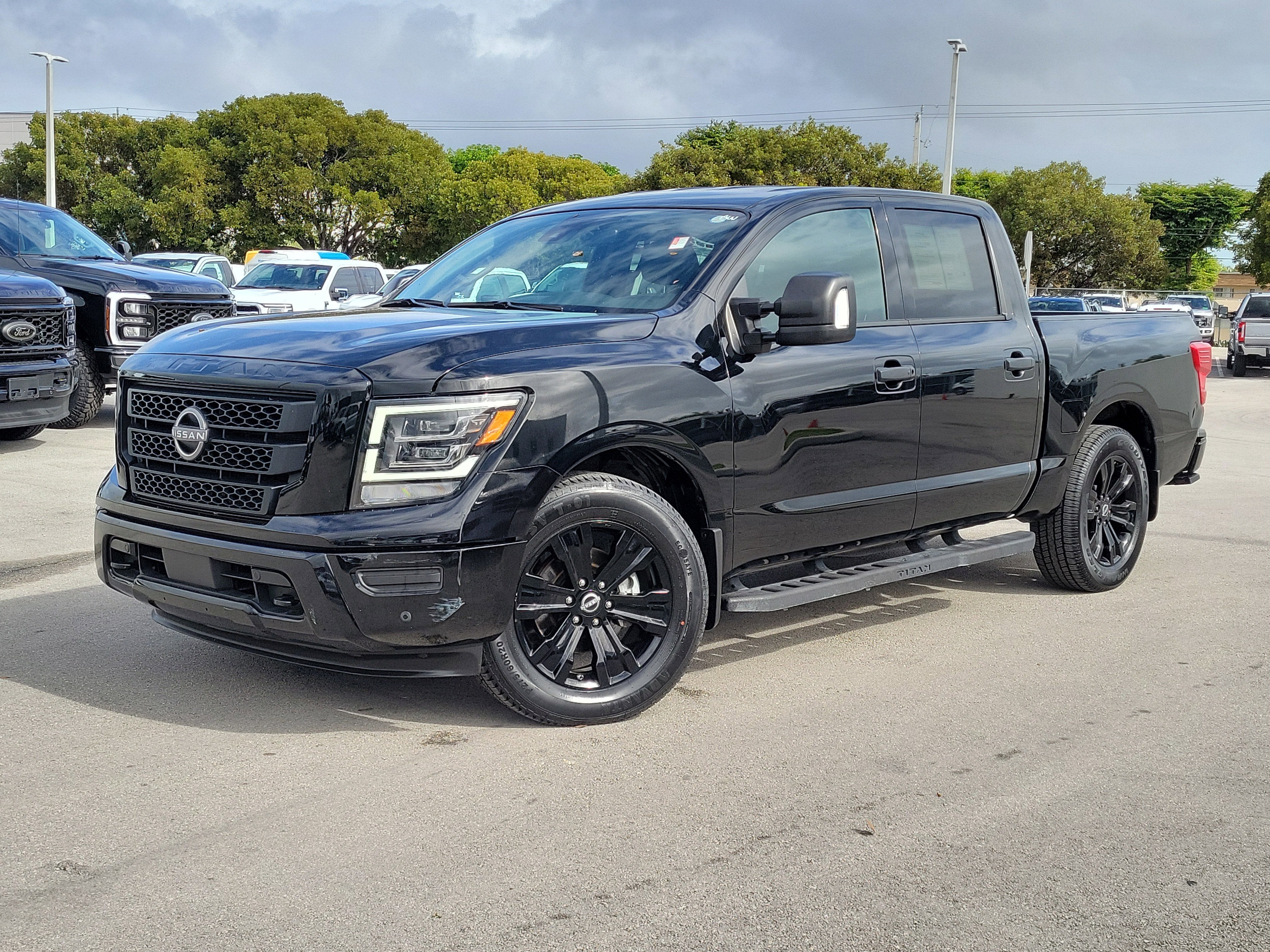 2023 Nissan Titan SV