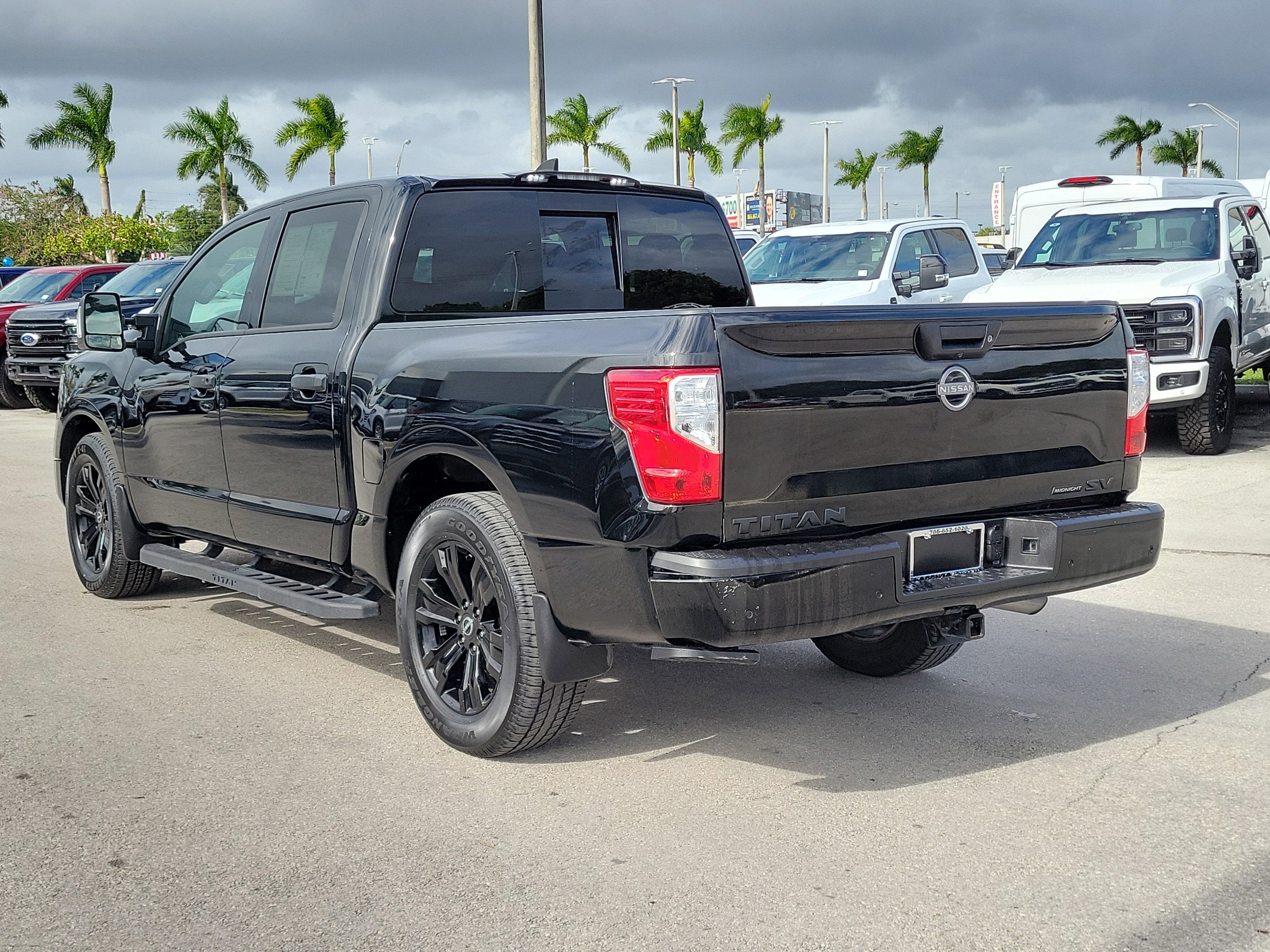 2023 Nissan Titan SV