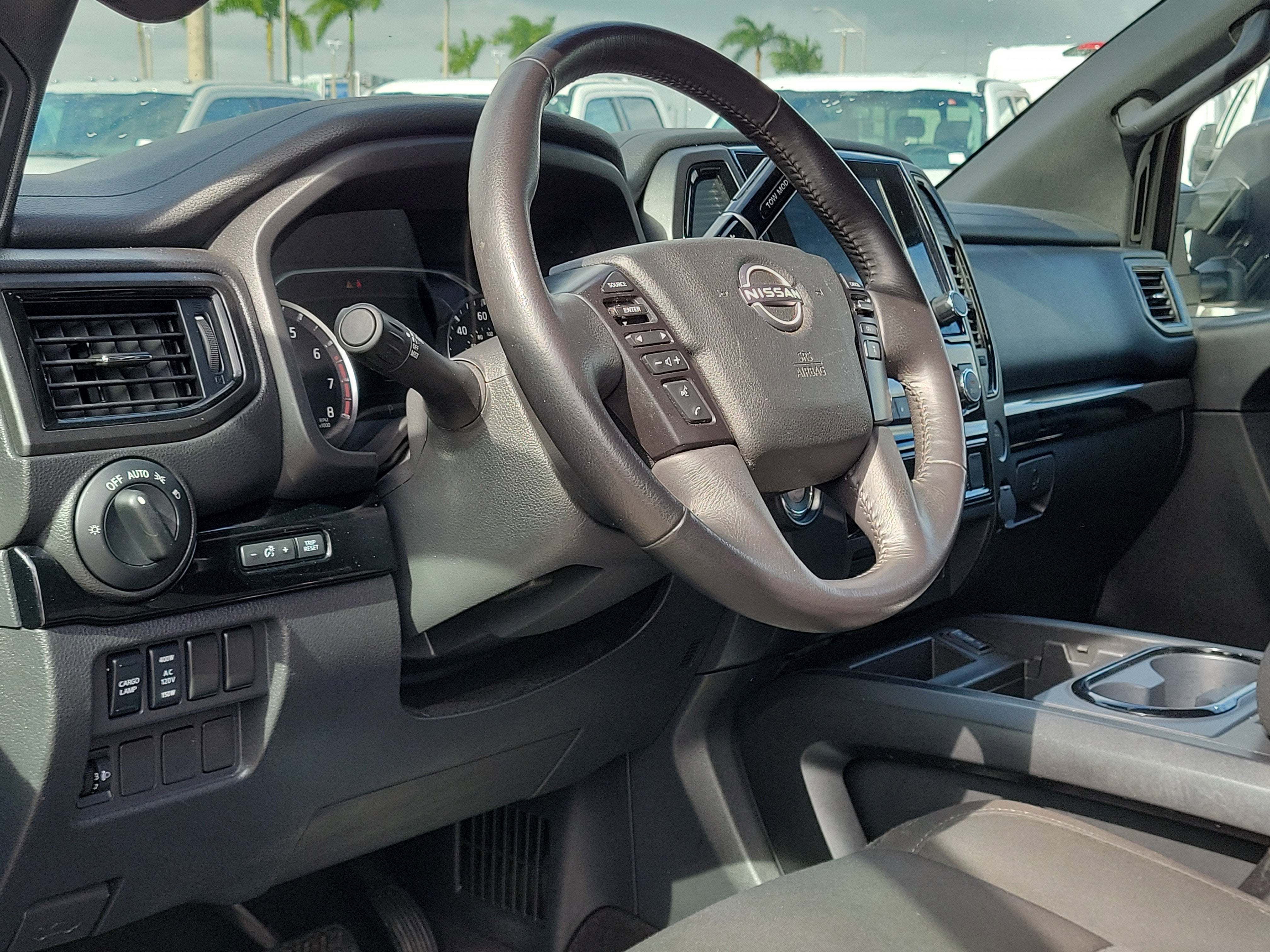 2023 Nissan Titan SV