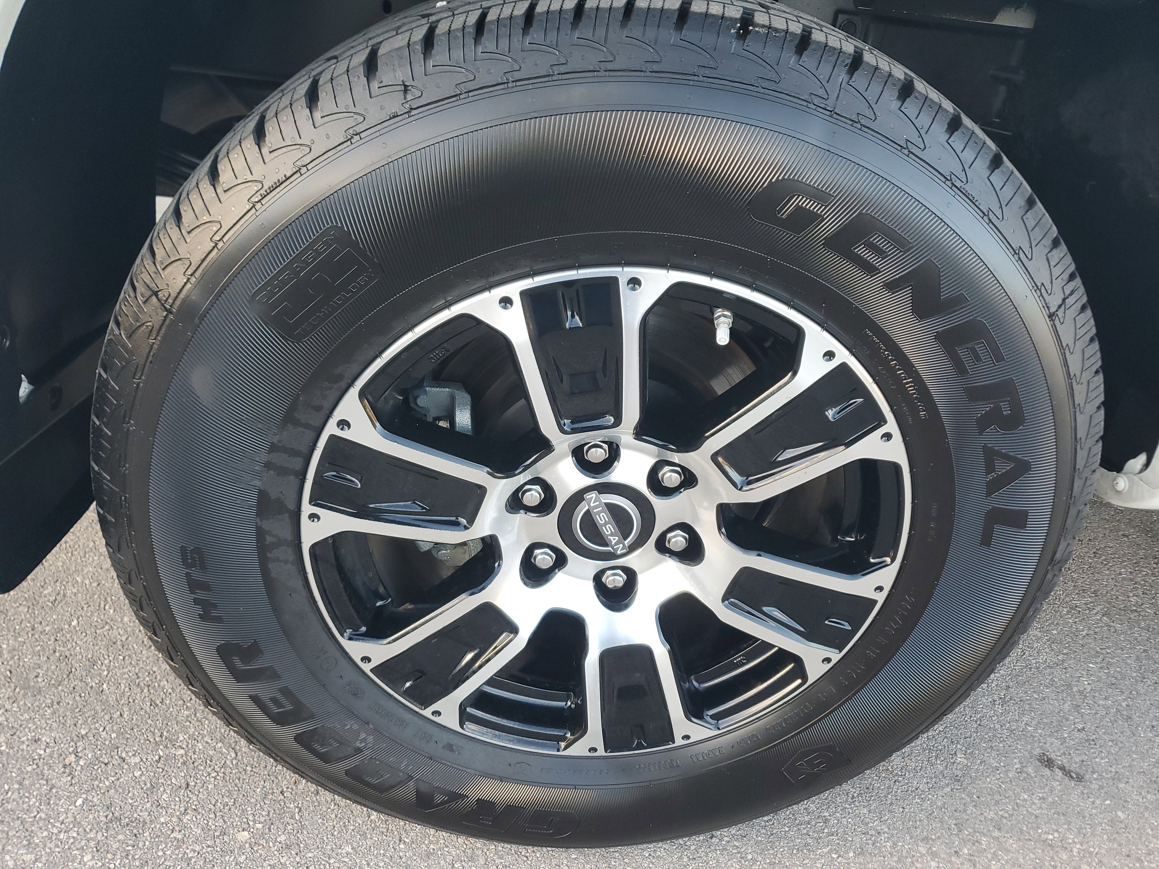 2024 Nissan TITAN Crew Cab SV