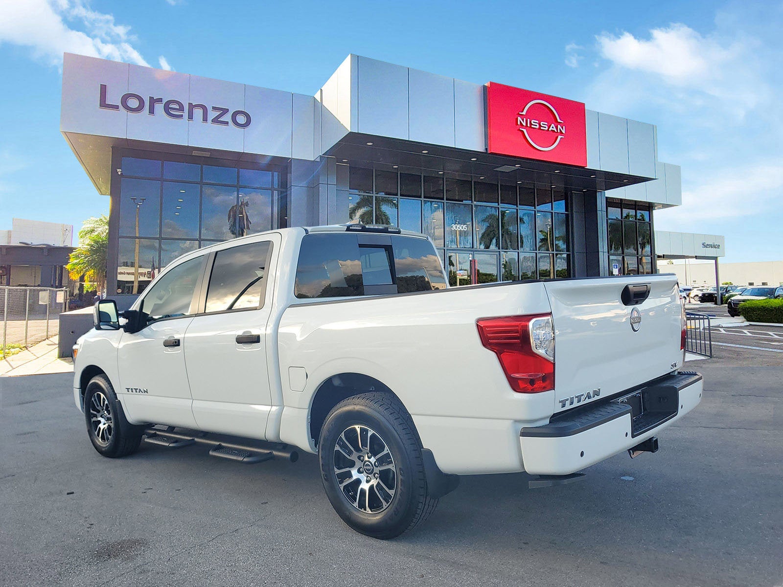 2024 Nissan TITAN Crew Cab SV