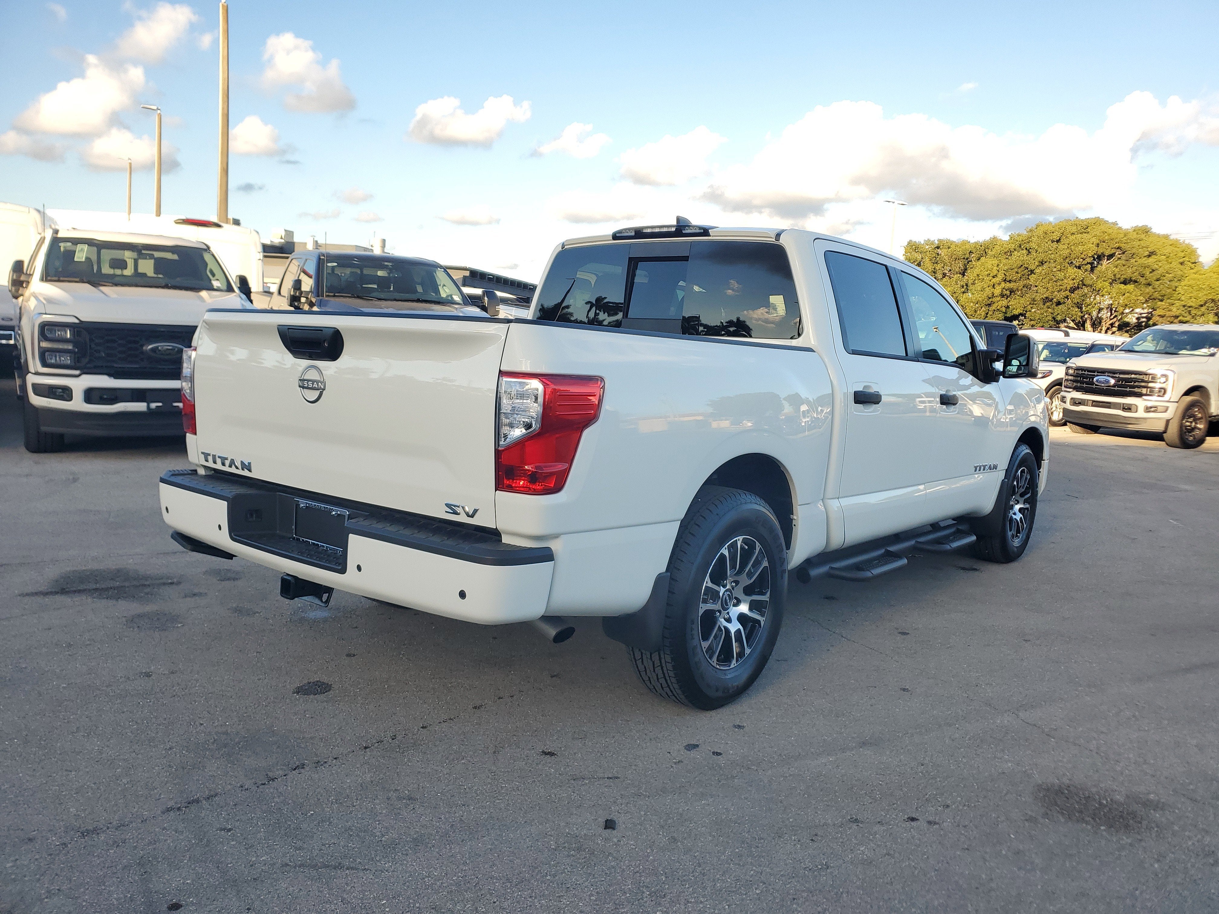 2024 Nissan TITAN Crew Cab SV