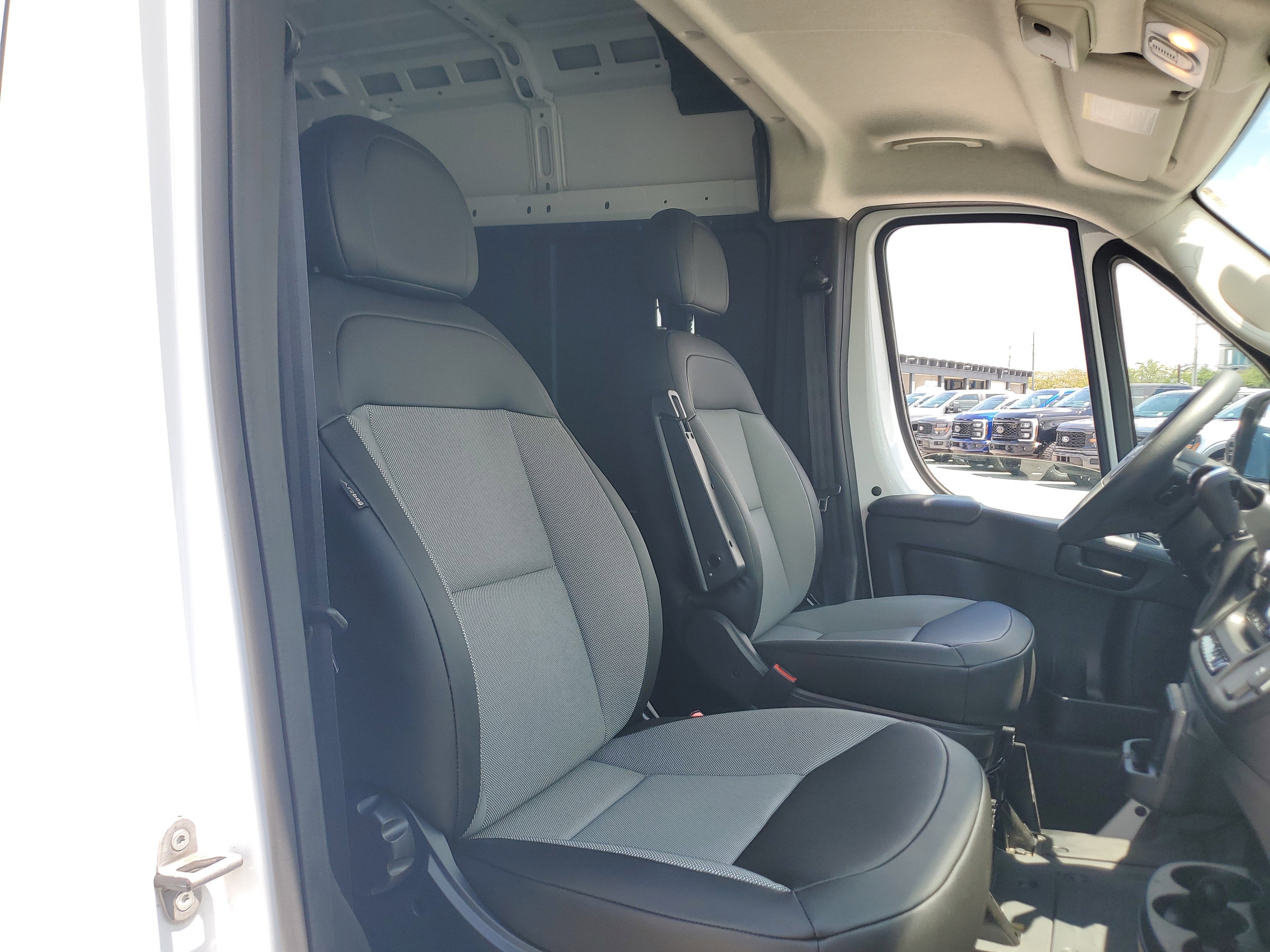 2026 RAM ProMaster Cargo Van Tradesman